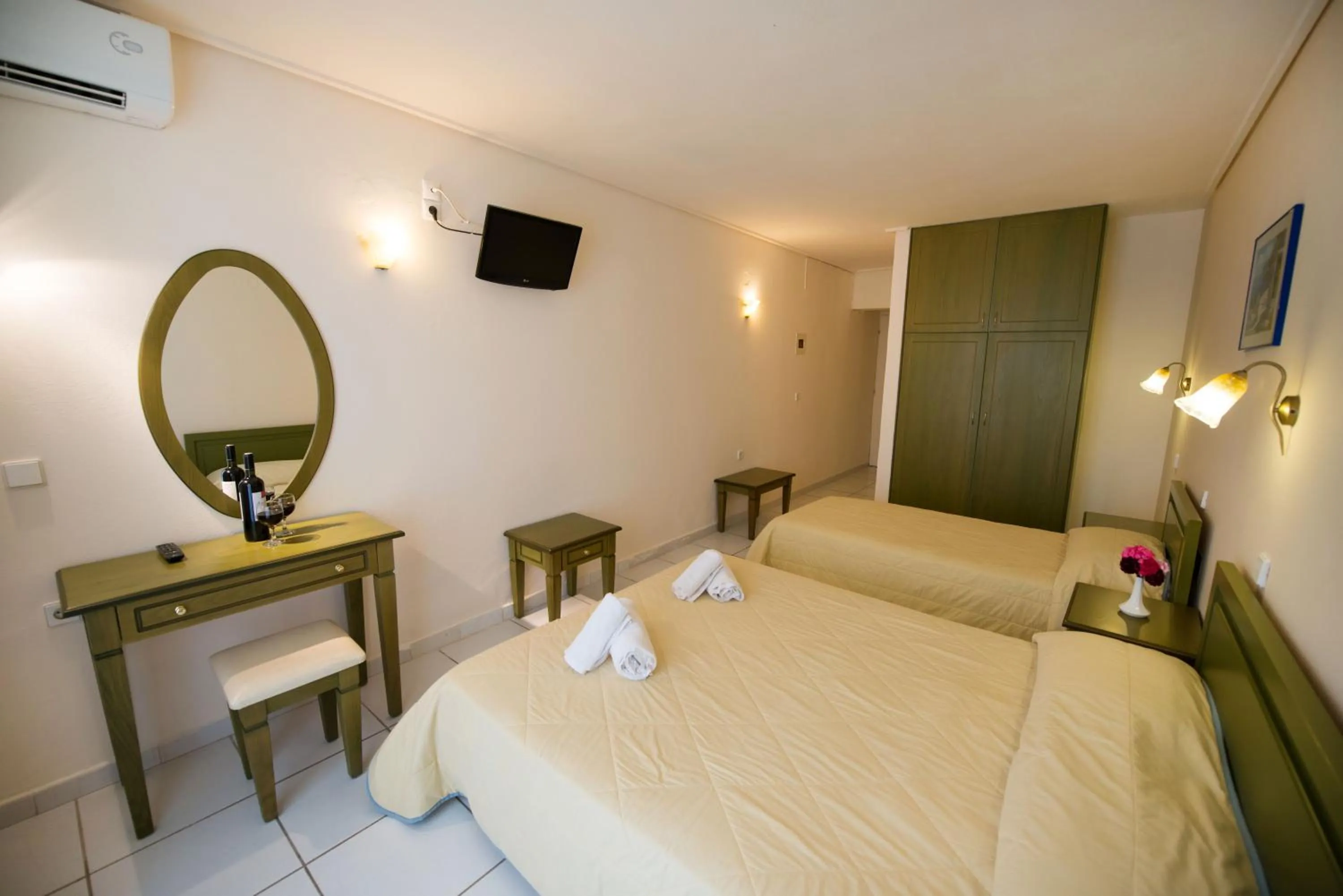 Bedroom, Bed in Hotel Niras