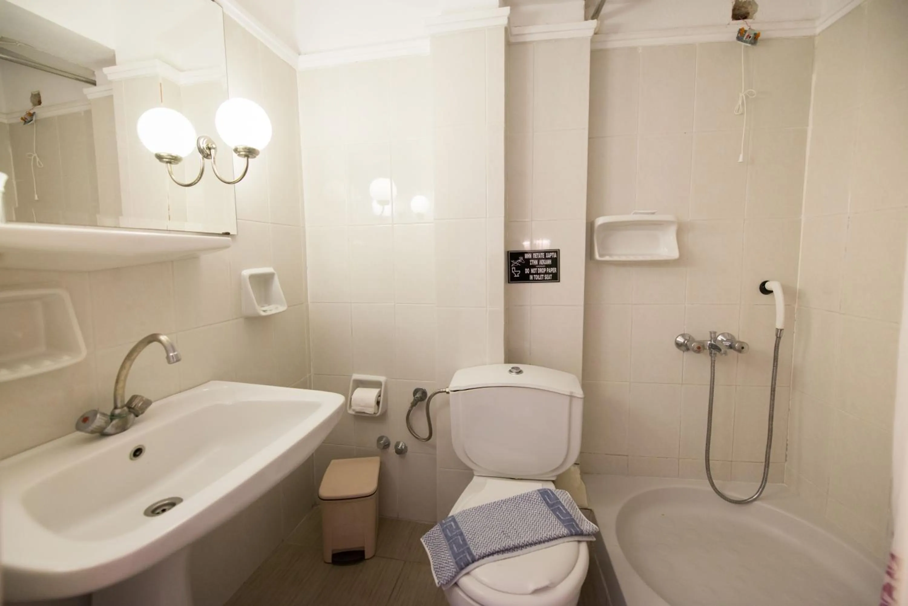 Bathroom in Hotel Niras