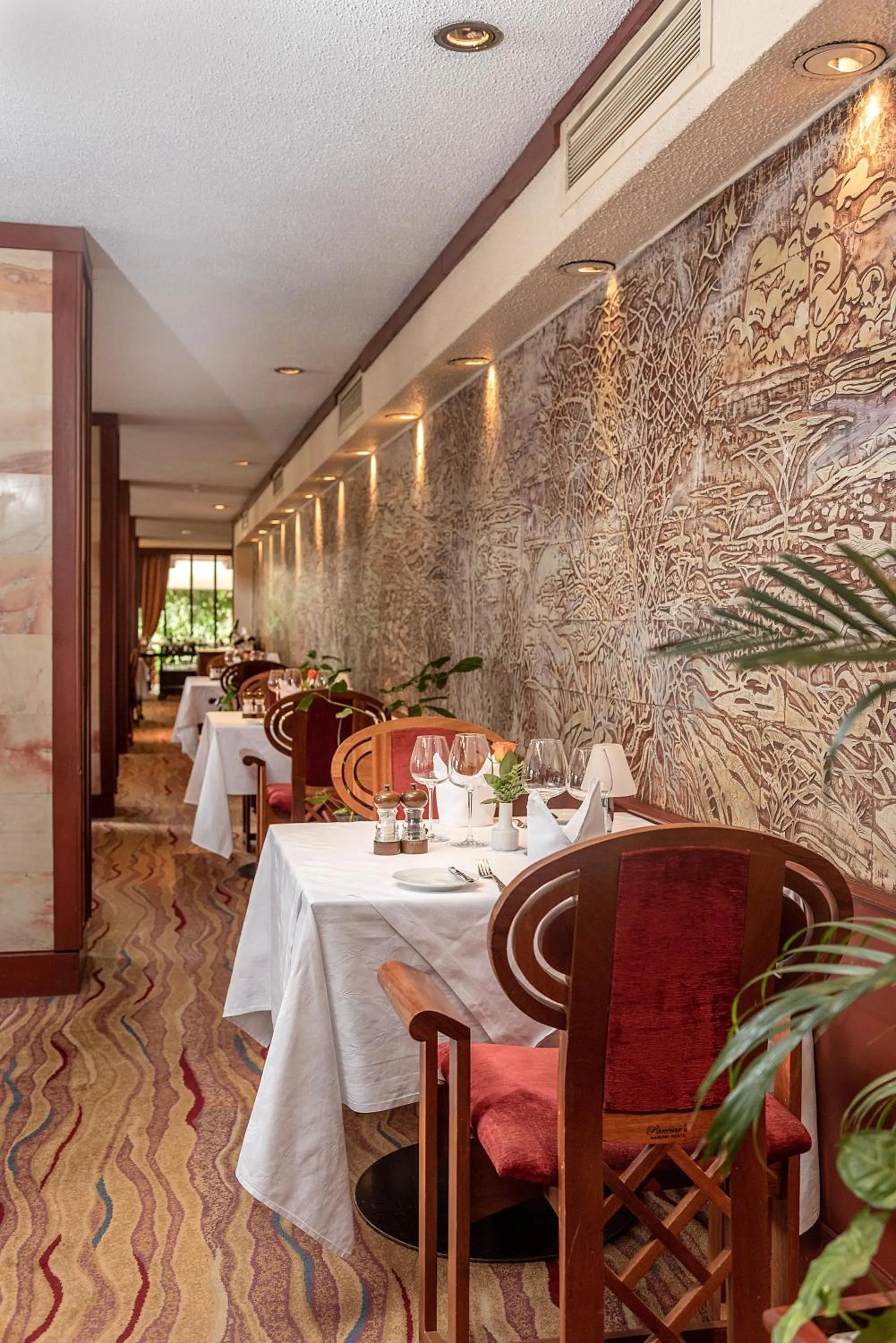 Restaurant/places to eat in Nairobi Serena Hotel