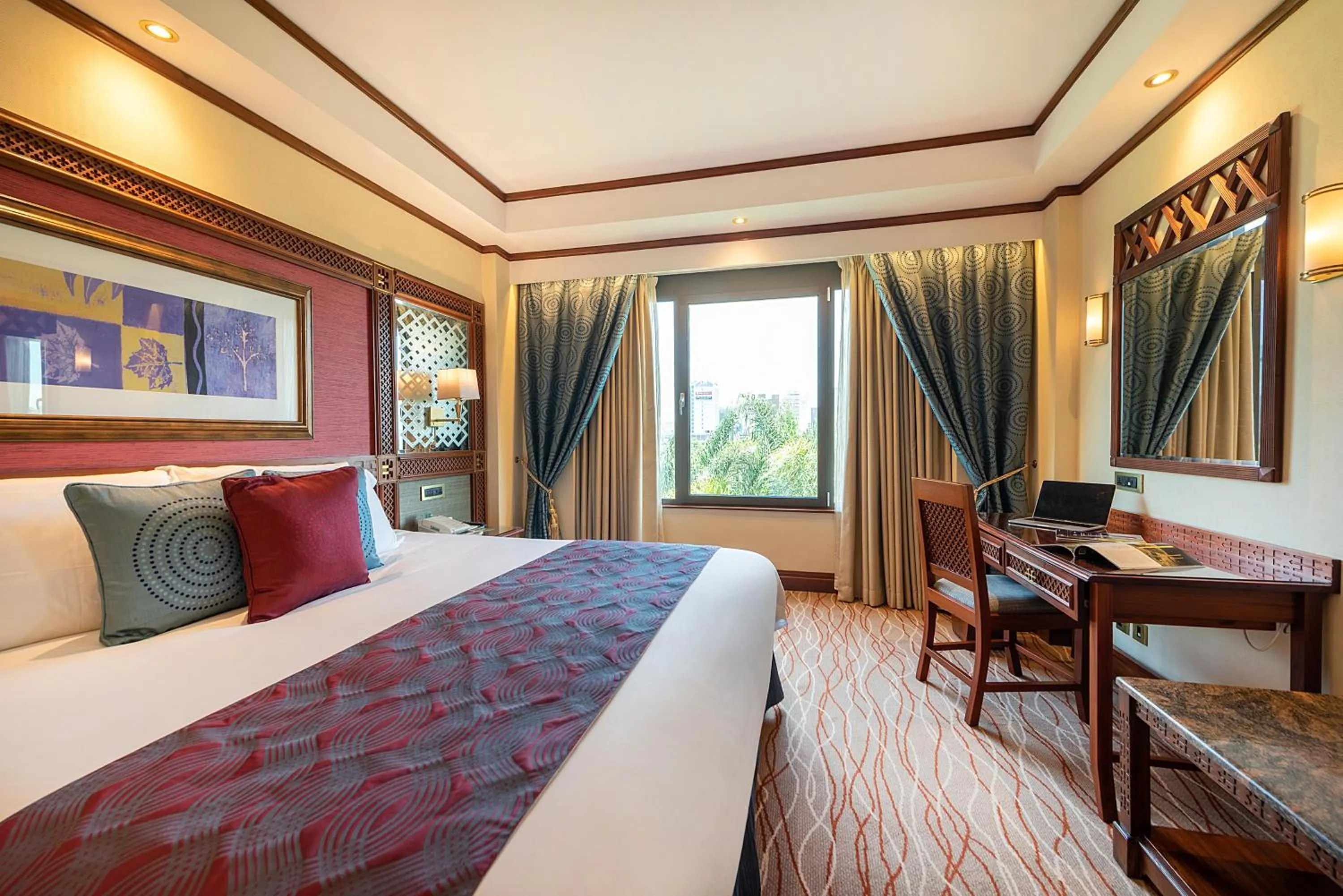 Bedroom, Bed in Nairobi Serena Hotel