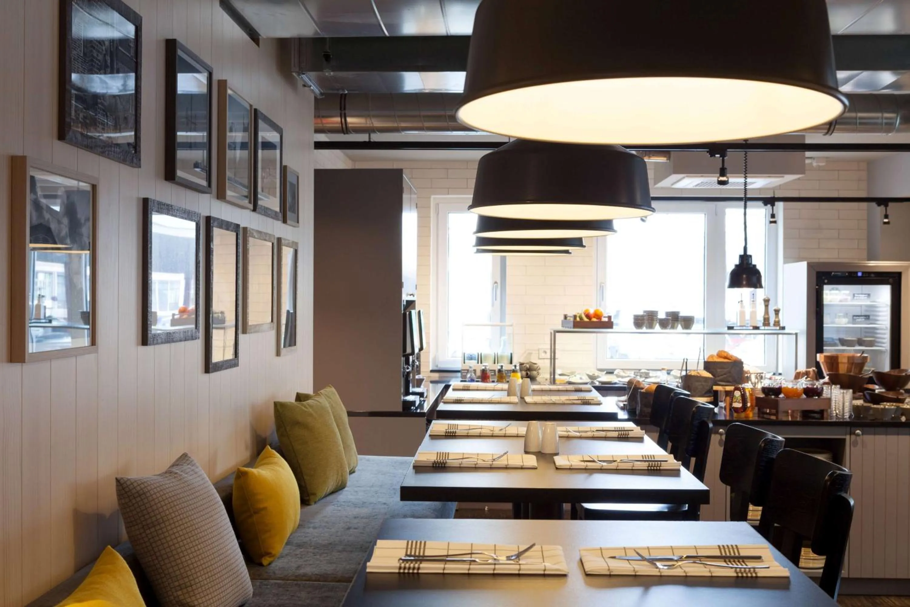 Restaurant/places to eat in Vienna House Easy by Wyndham Bremen City Apartments