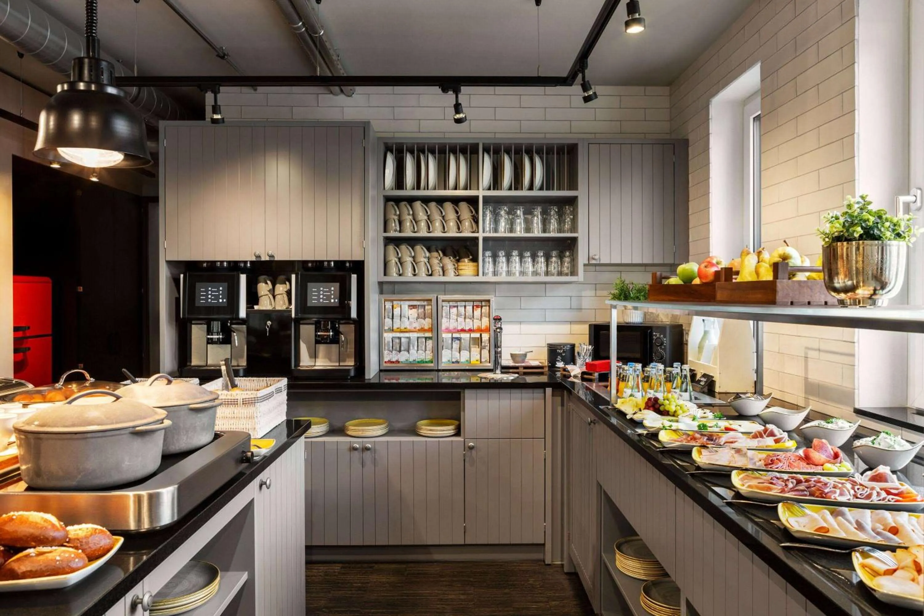 Breakfast in Vienna House Easy by Wyndham Bremen City Apartments