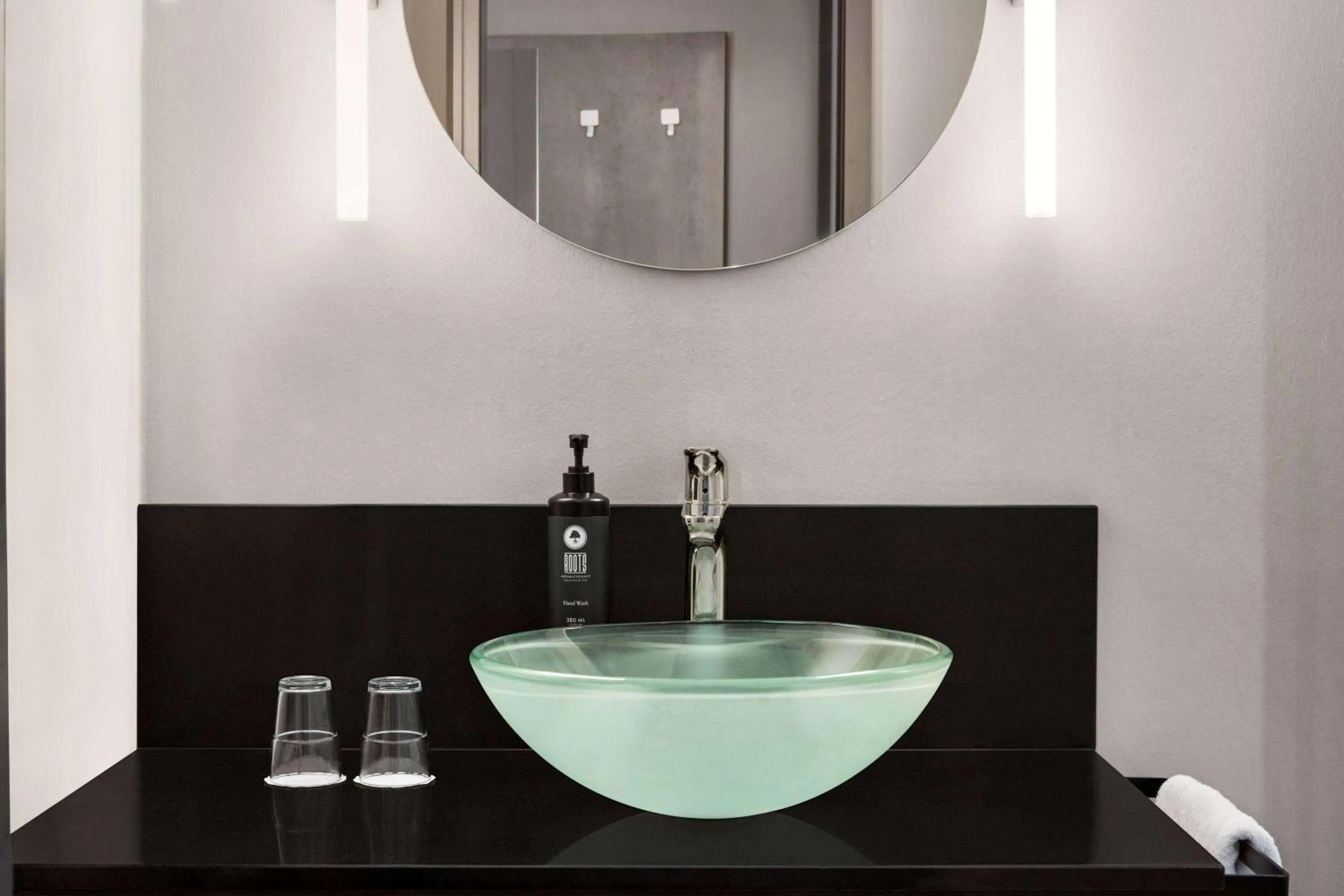 TV and multimedia in Vienna House Easy by Wyndham Bremen City Apartments