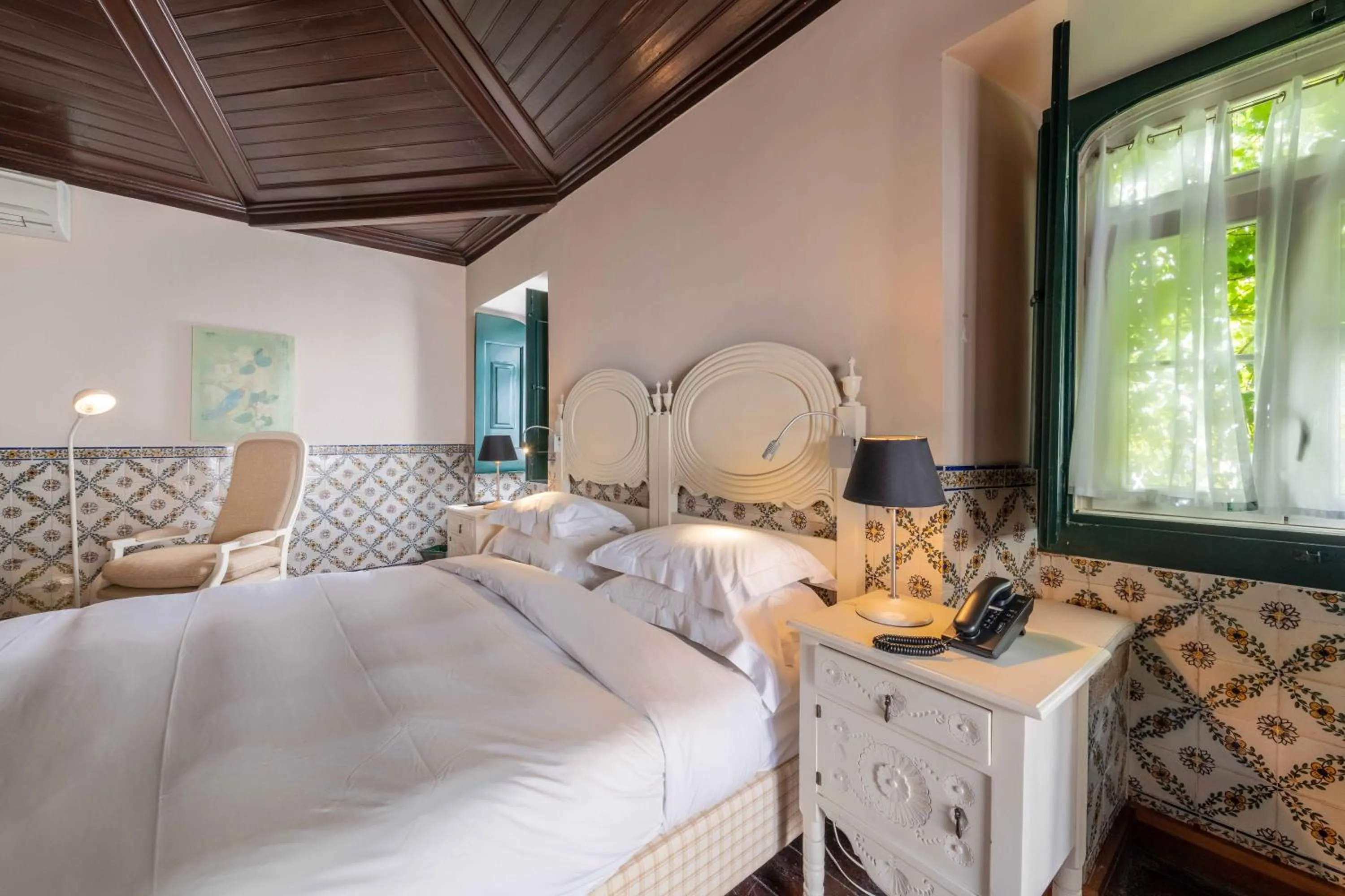 Photo of the whole room, Bed in Pousada Castelo de Obidos