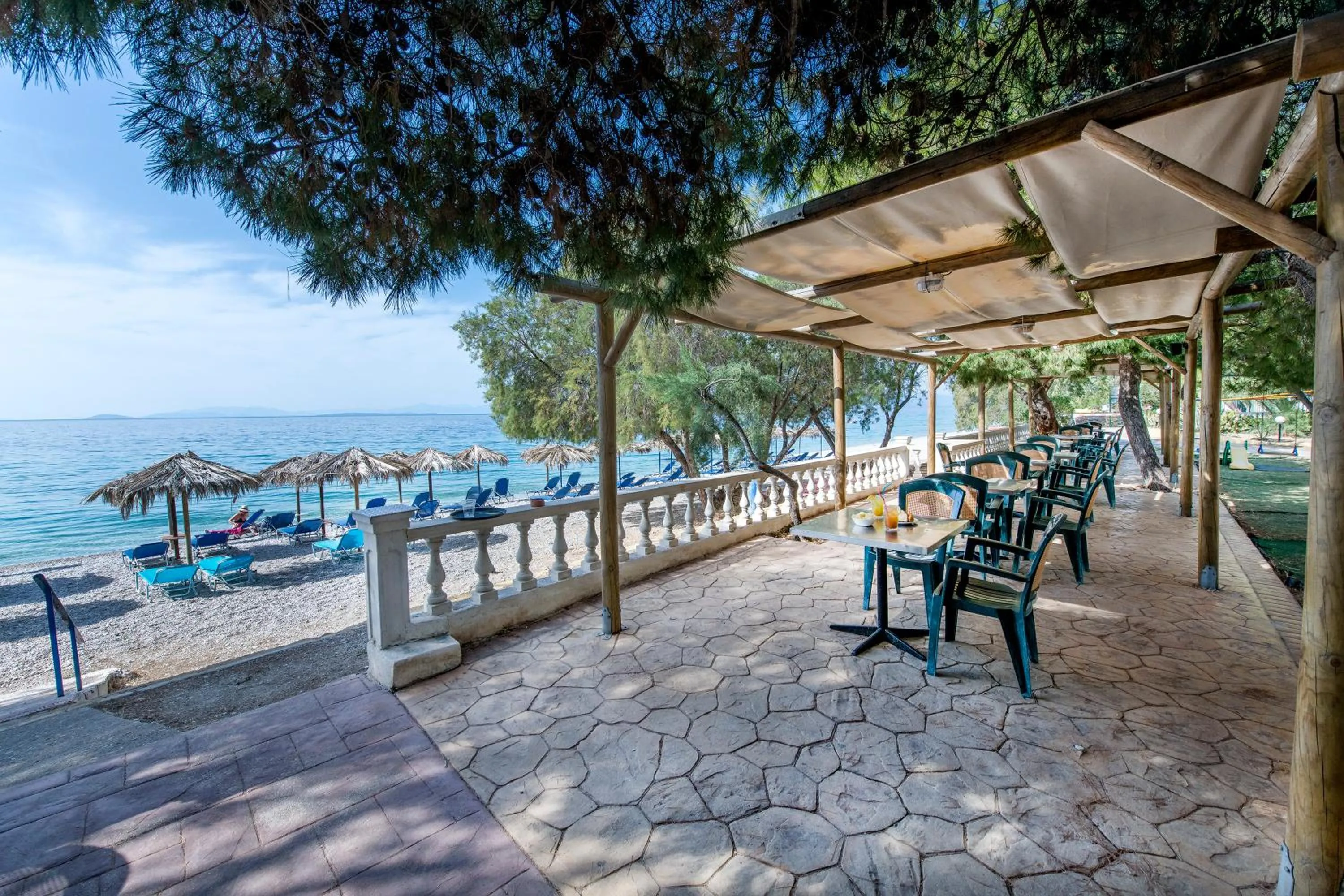 Restaurant/places to eat in SUN HOTEL KINETA Beach Front