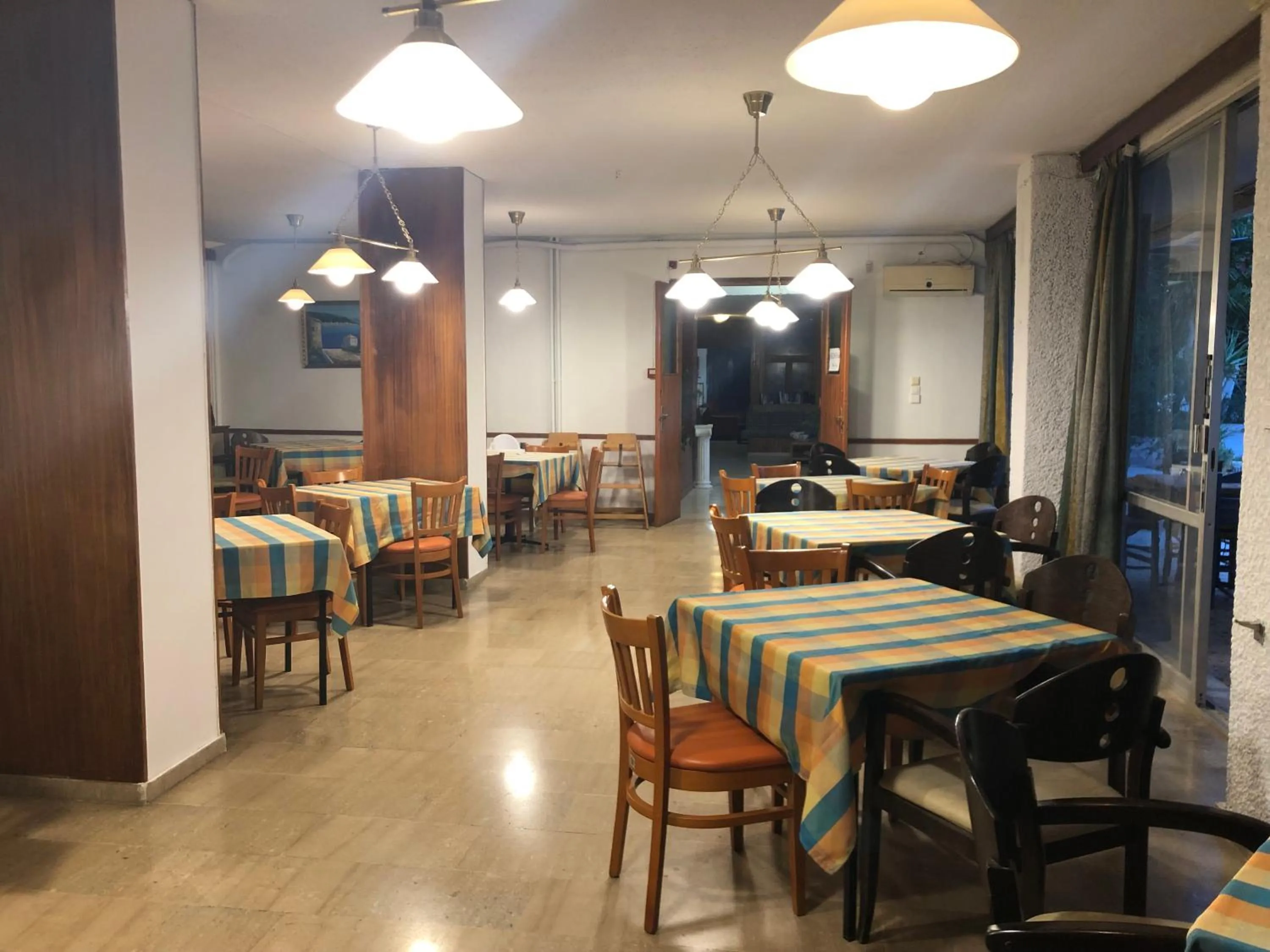 Restaurant/places to eat in SUN HOTEL KINETA Beach Front