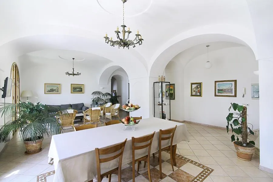 Communal lounge/ TV room in Colle dell'Ara