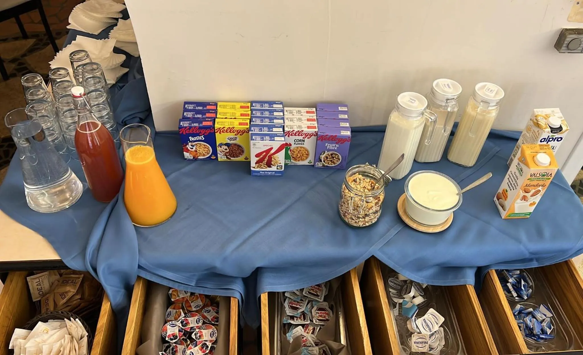 Buffet breakfast in Hotel Montecodeno