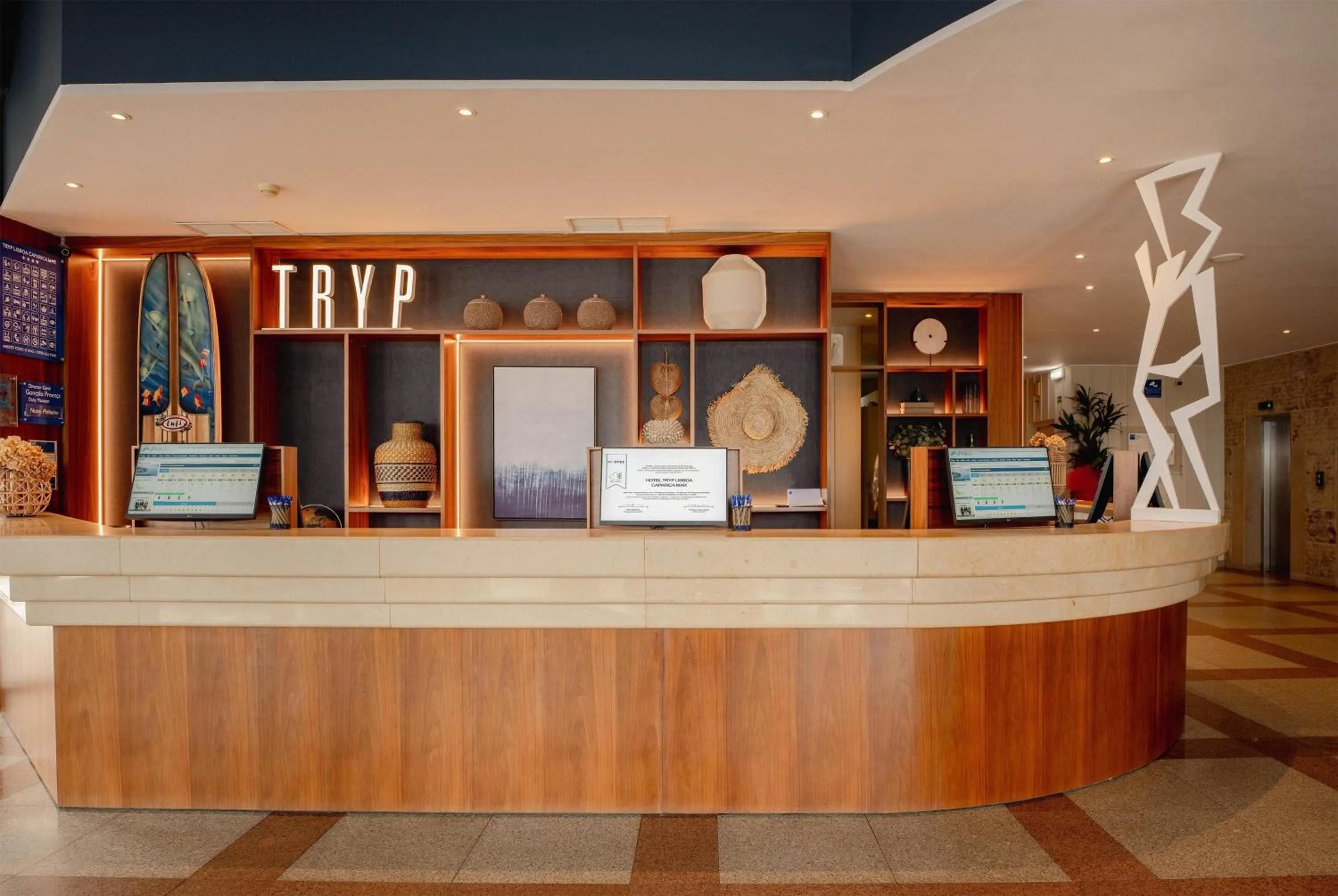 Lobby or reception in TRYP by Wyndham Lisboa Caparica Mar