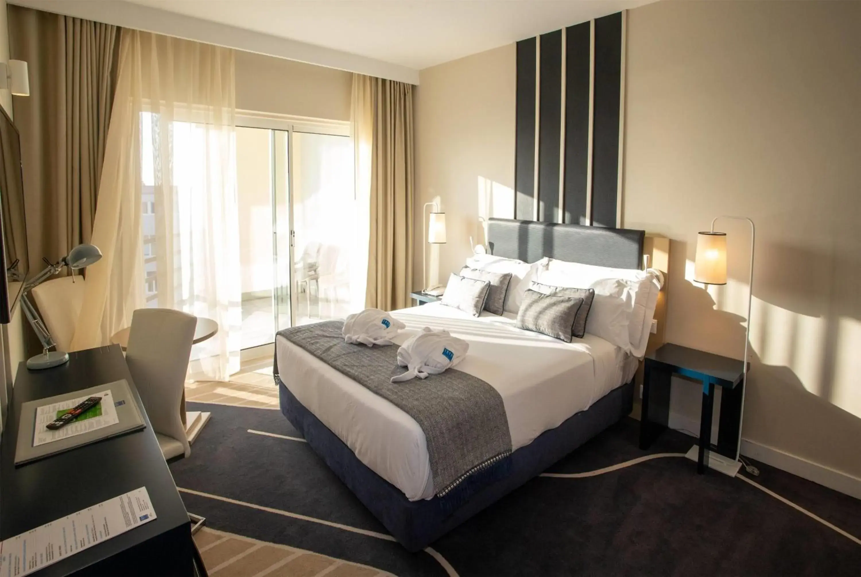 1 Double Bed, Deluxe Village View, Non-Smoking in TRYP by Wyndham Lisboa Caparica Mar 1 Double Bed, Deluxe Village View, Non-Smoking in TRYP by Wyndham Lisboa Caparica Mar