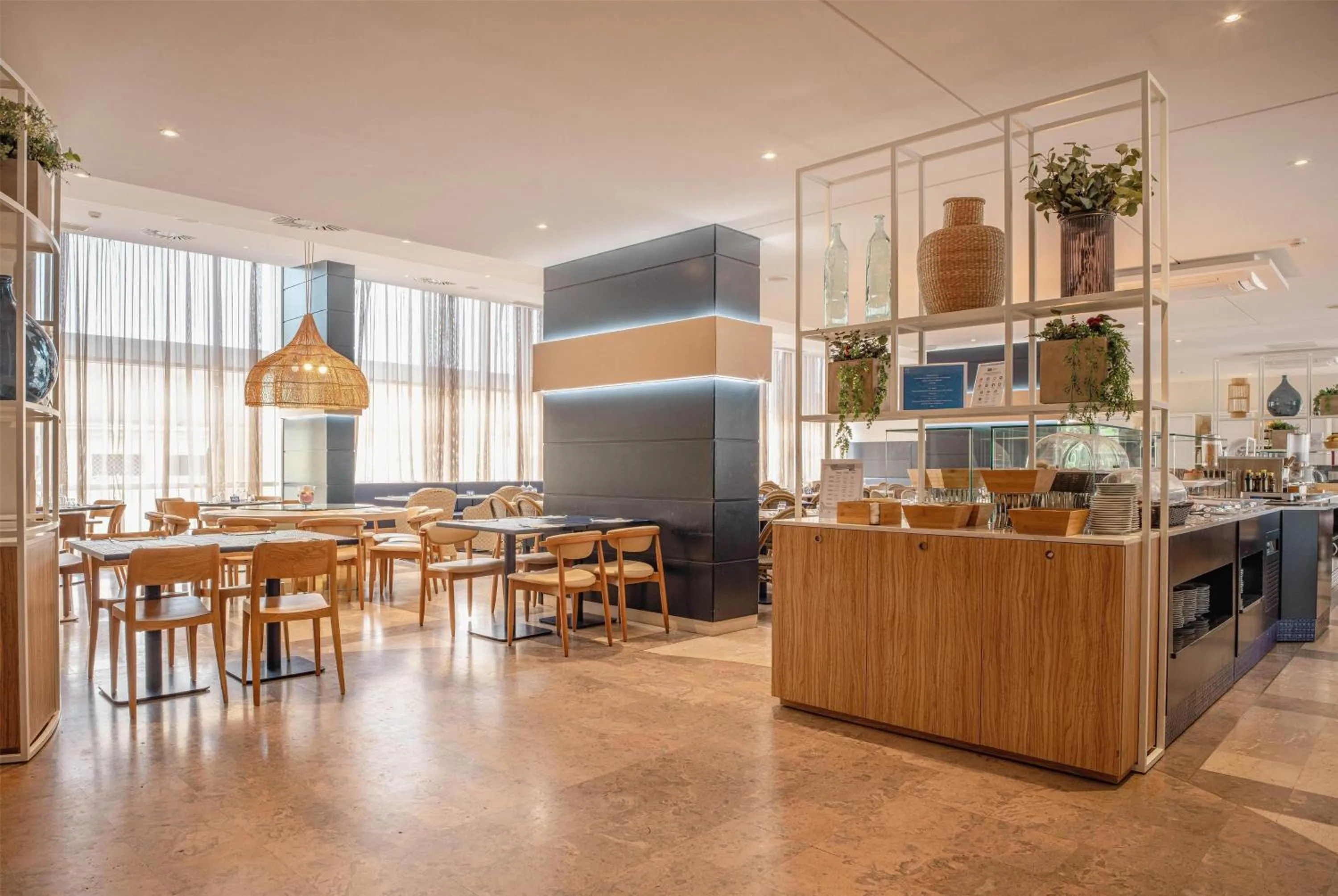 Restaurant/places to eat in TRYP by Wyndham Lisboa Caparica Mar
