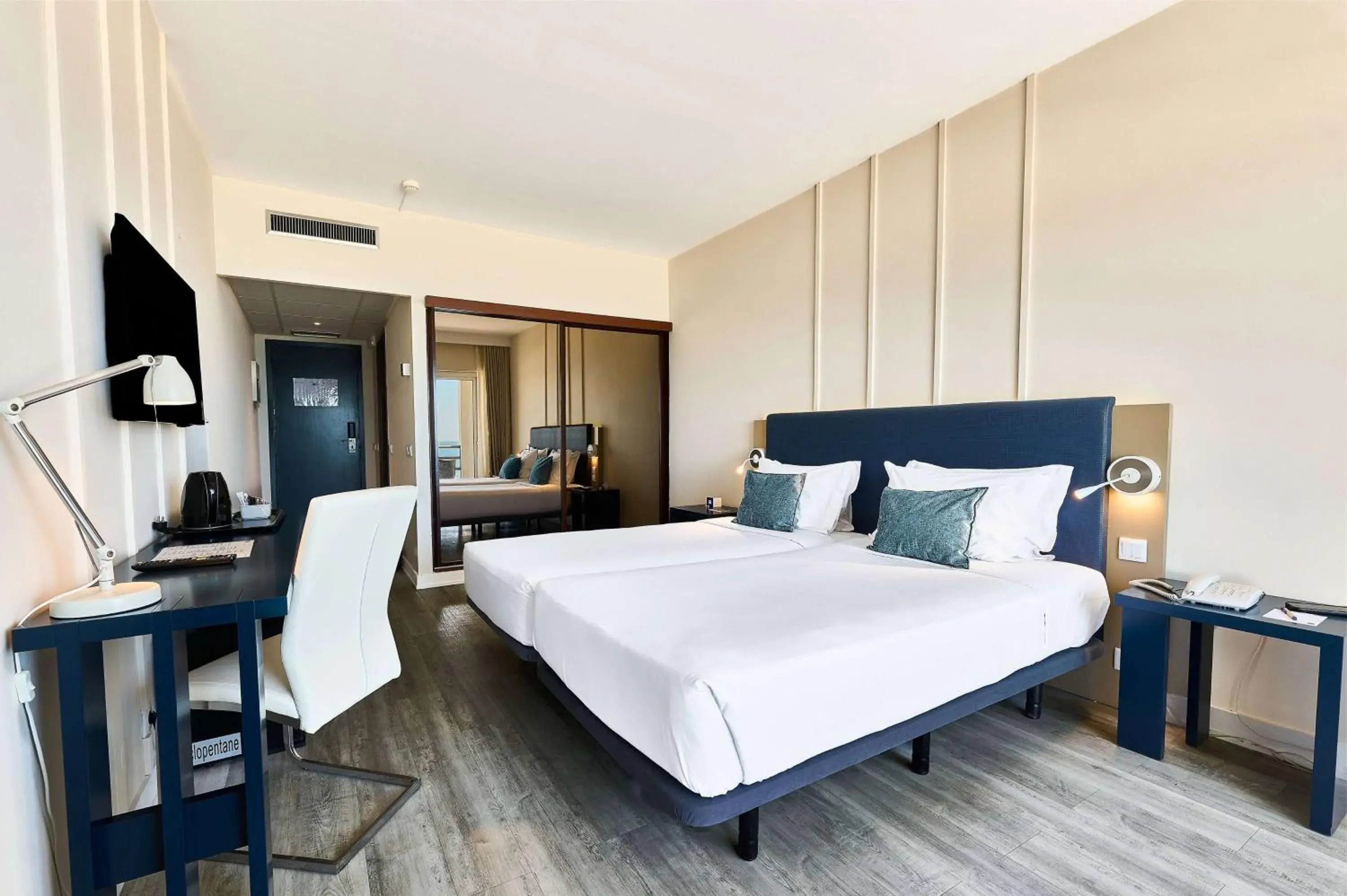 2 Twin Beds, Premium Ocean Front, Non-Smoking in TRYP by Wyndham Lisboa Caparica Mar 2 Twin Beds, Premium Ocean Front, Non-Smoking in TRYP by Wyndham Lisboa Caparica Mar