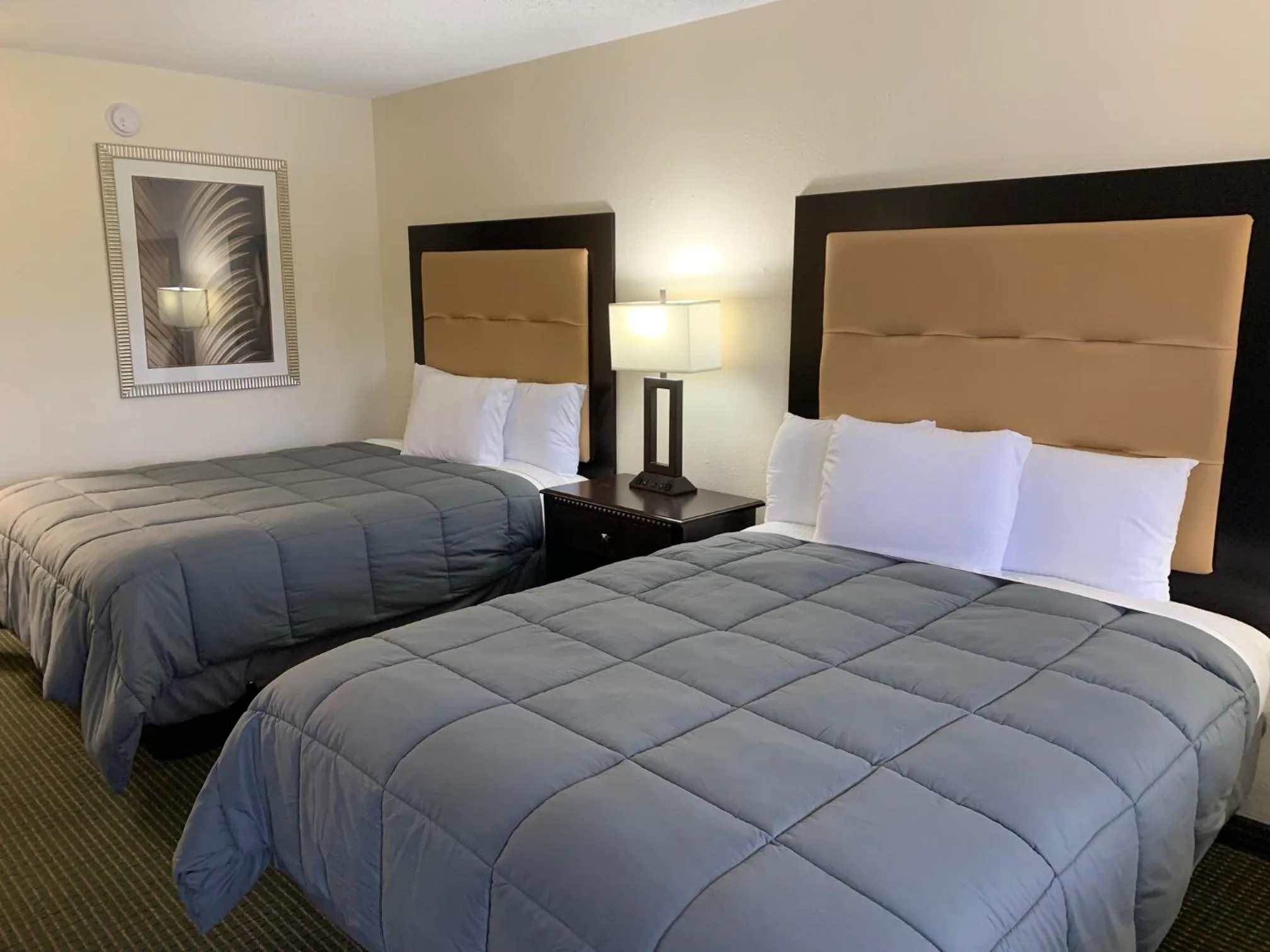 Bed in Blackwater Inn Milton