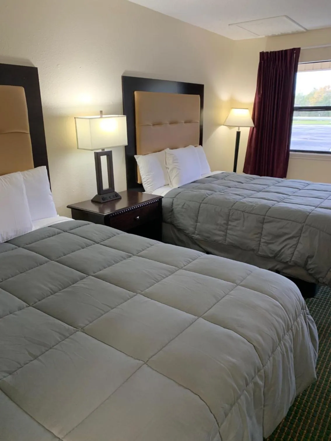 Bed in Blackwater Inn Milton