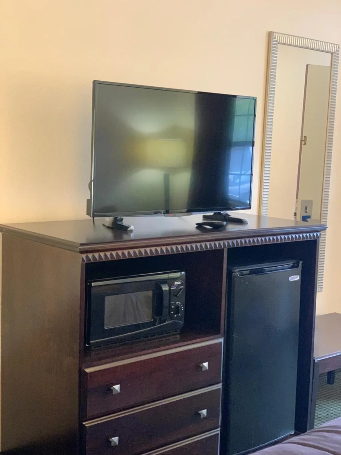 TV and multimedia in Blackwater Inn Milton