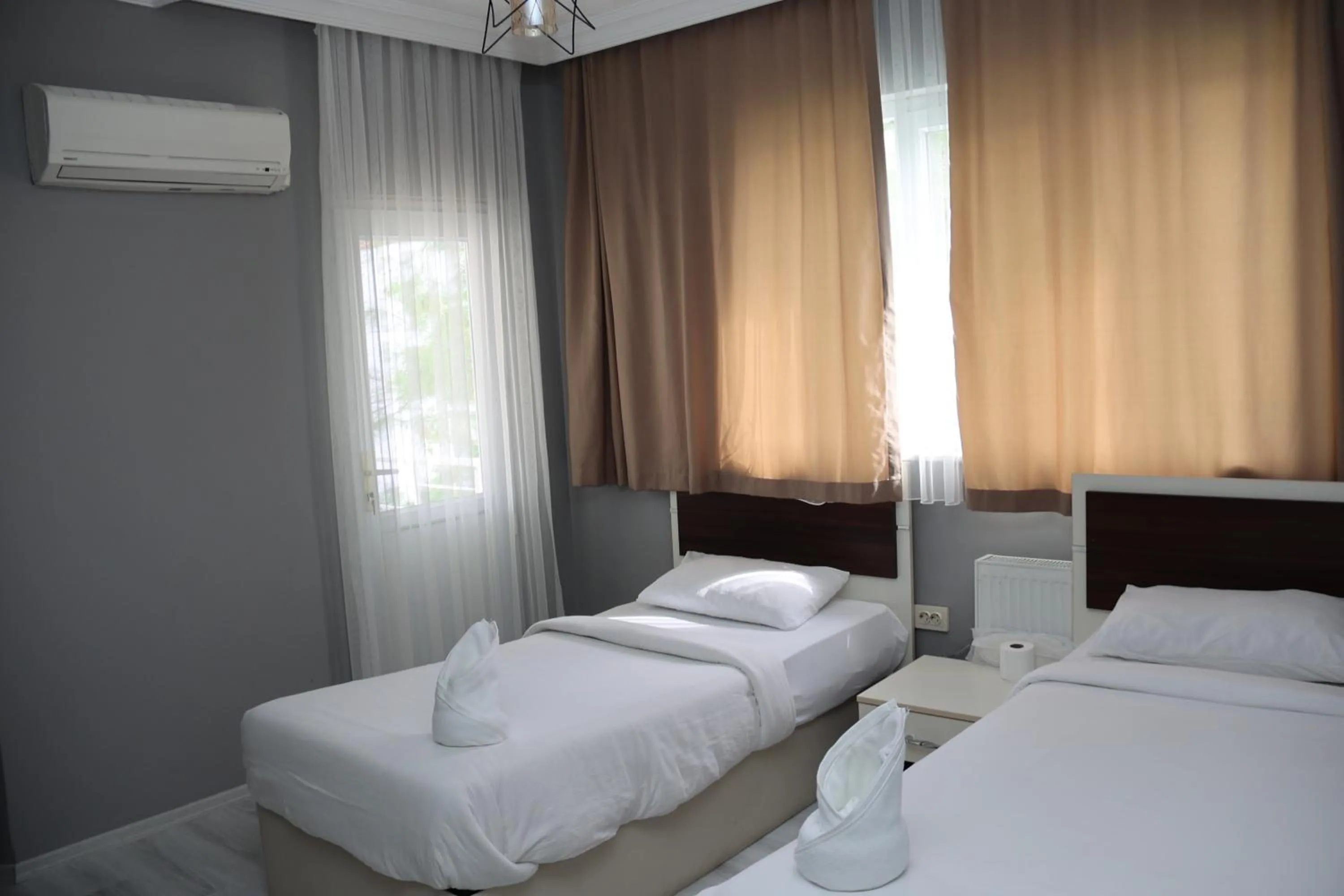 Dining area, Bed in Grand Koru Hotel Beach