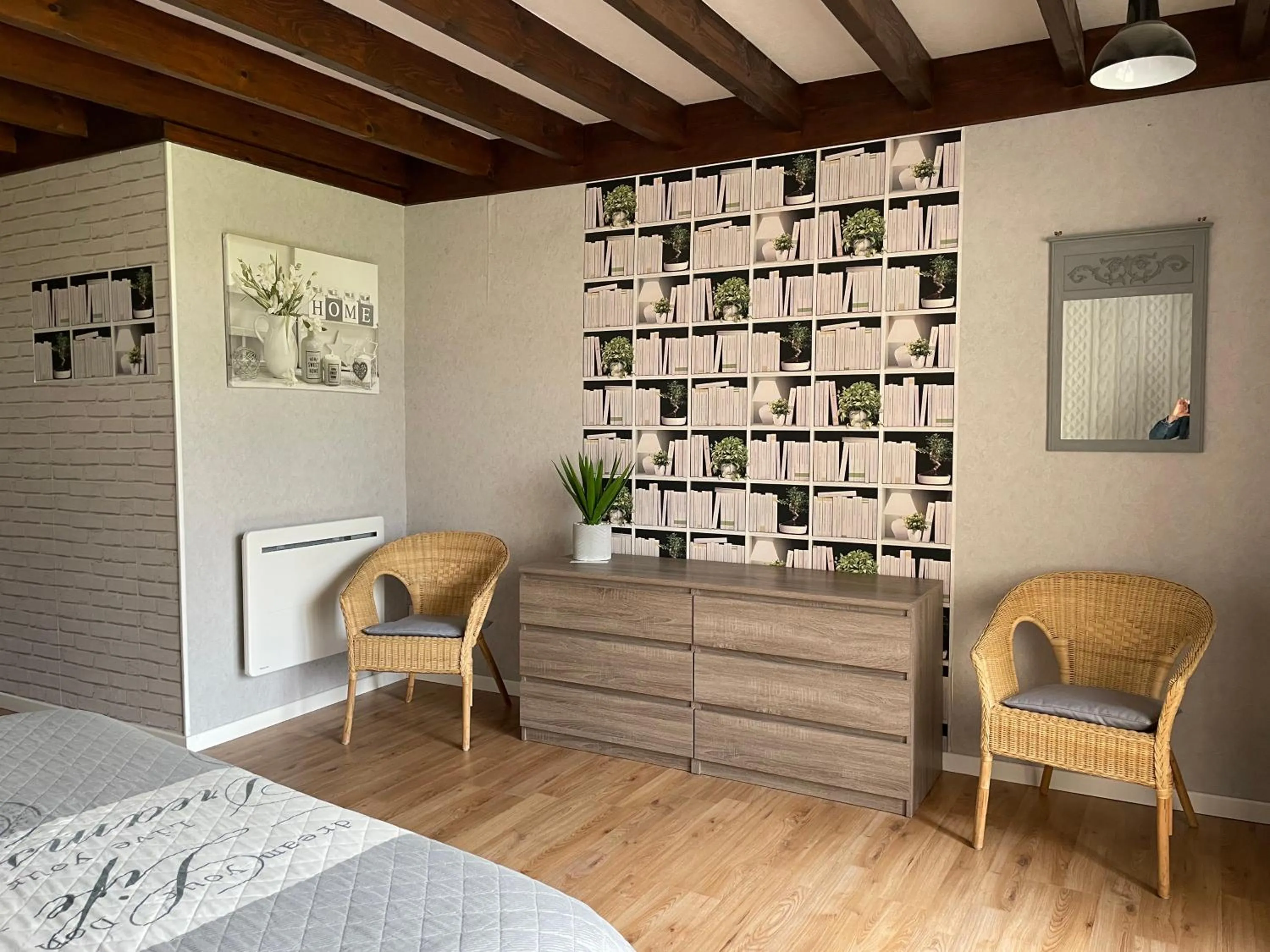 Photo of the whole room, Bed in Domaine de Vandenesse Et Spa