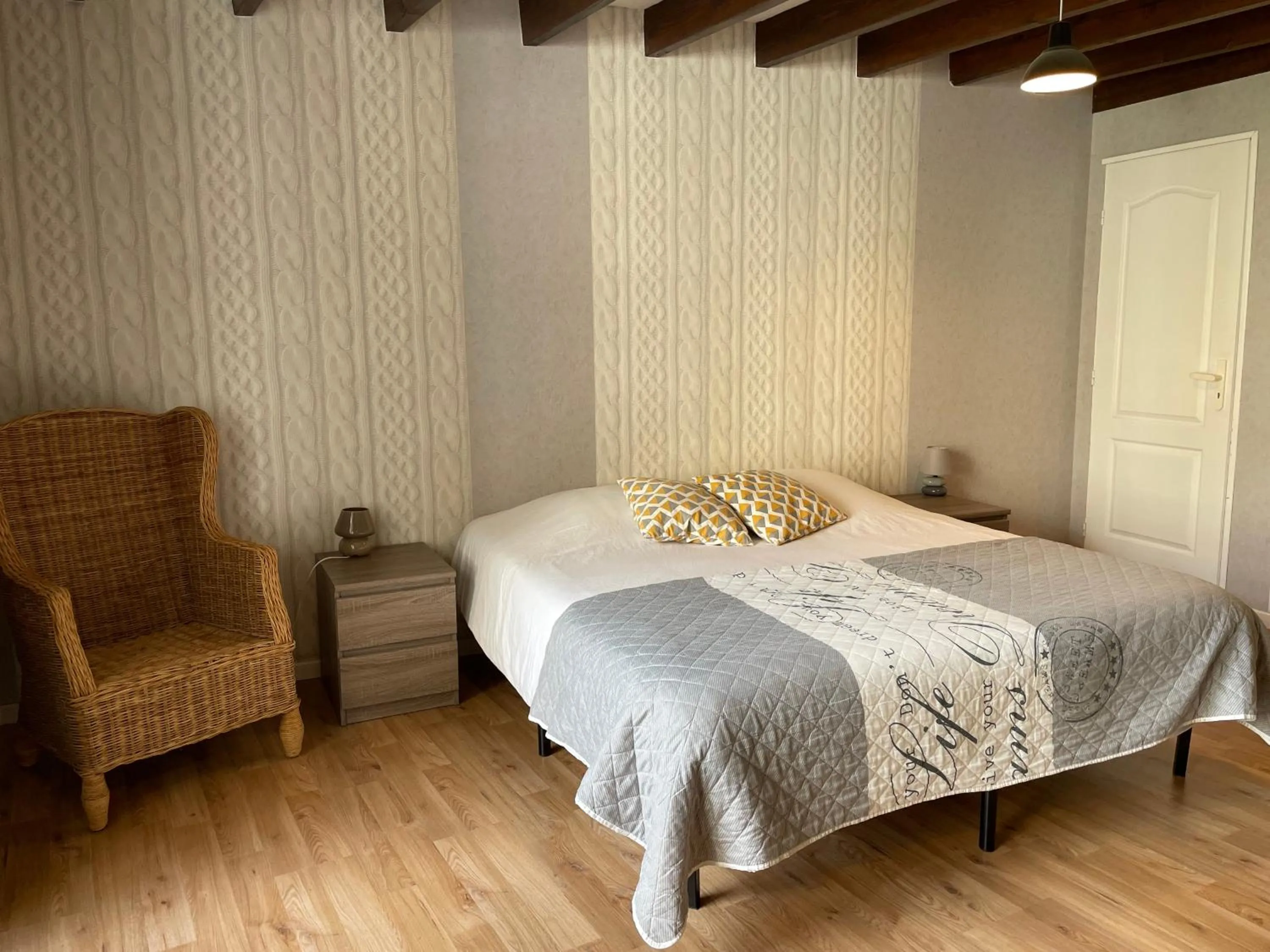 Photo of the whole room, Bed in Domaine de Vandenesse Et Spa
