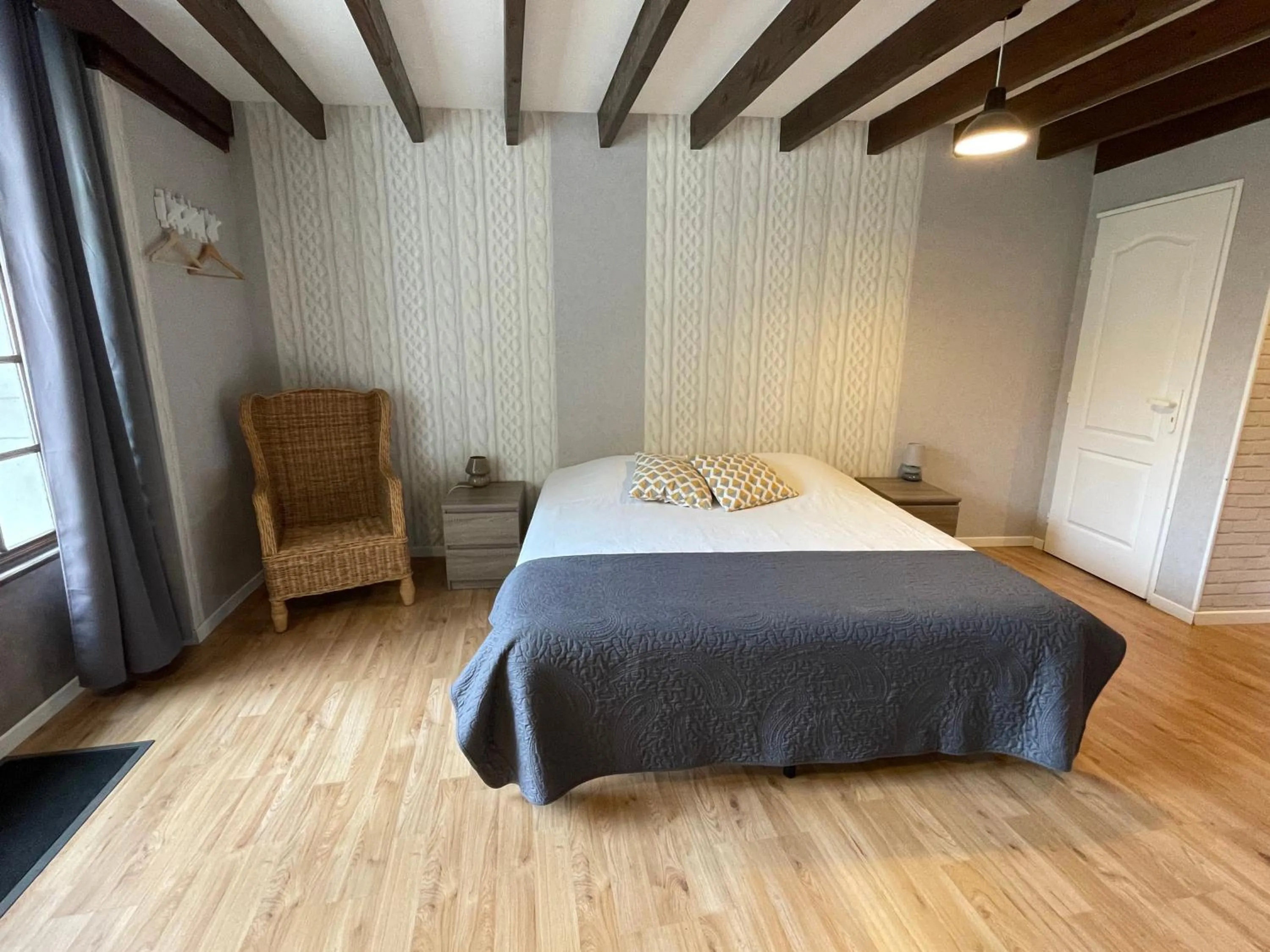 Photo of the whole room, Bed in Domaine de Vandenesse Et Spa