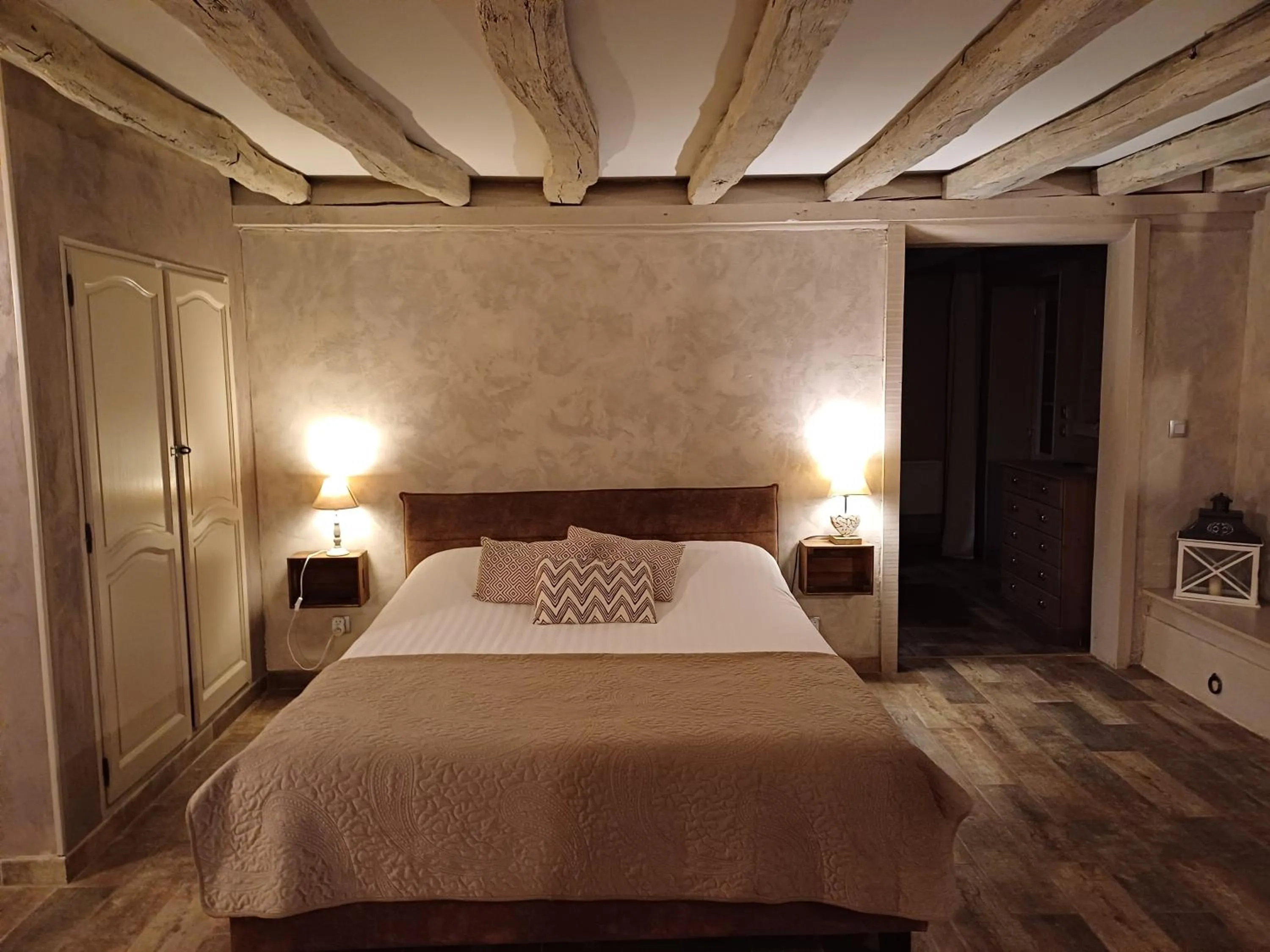 Photo of the whole room, Bed in Domaine de Vandenesse Et Spa
