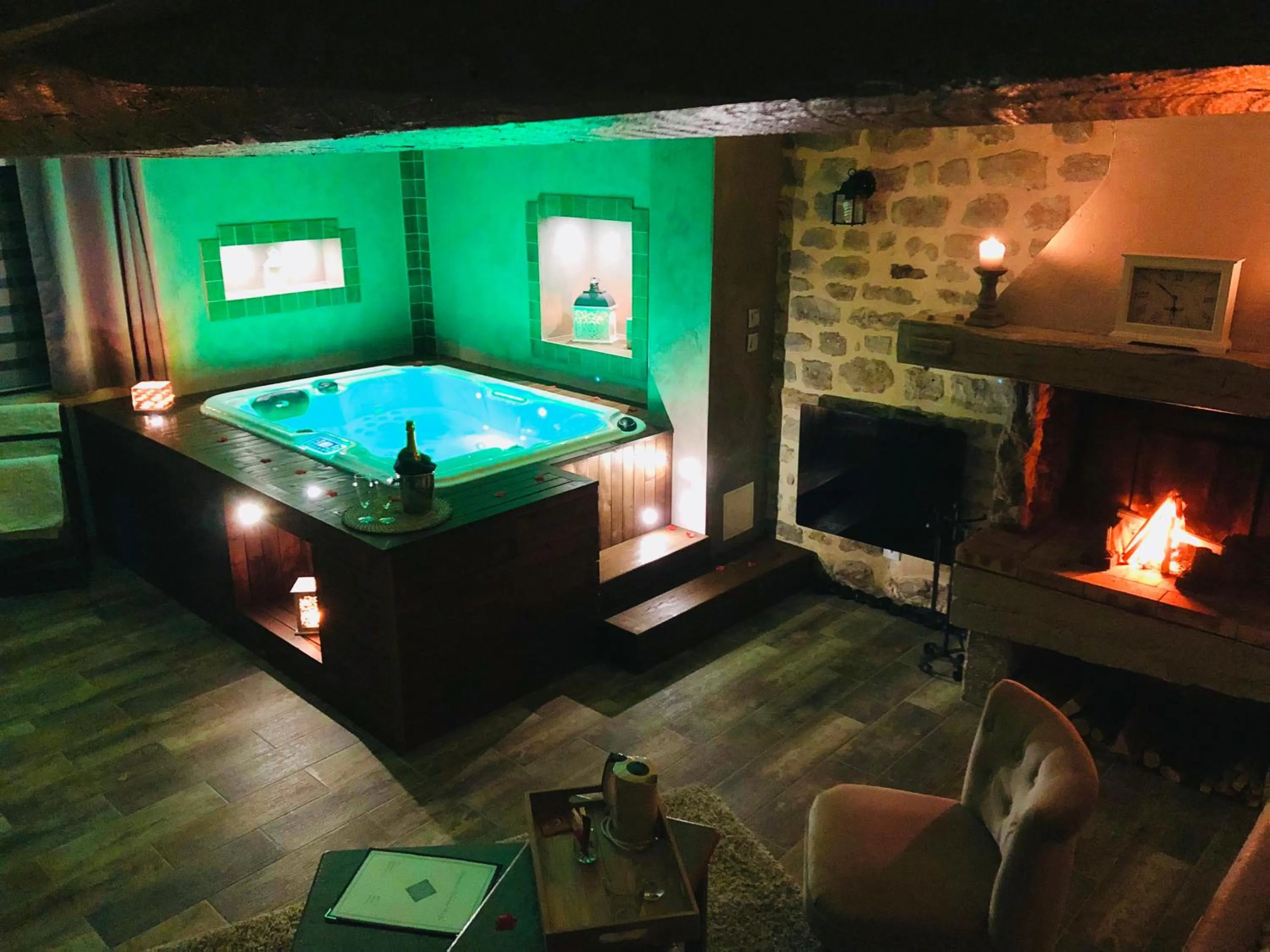 Hot Tub in Domaine de Vandenesse Et Spa