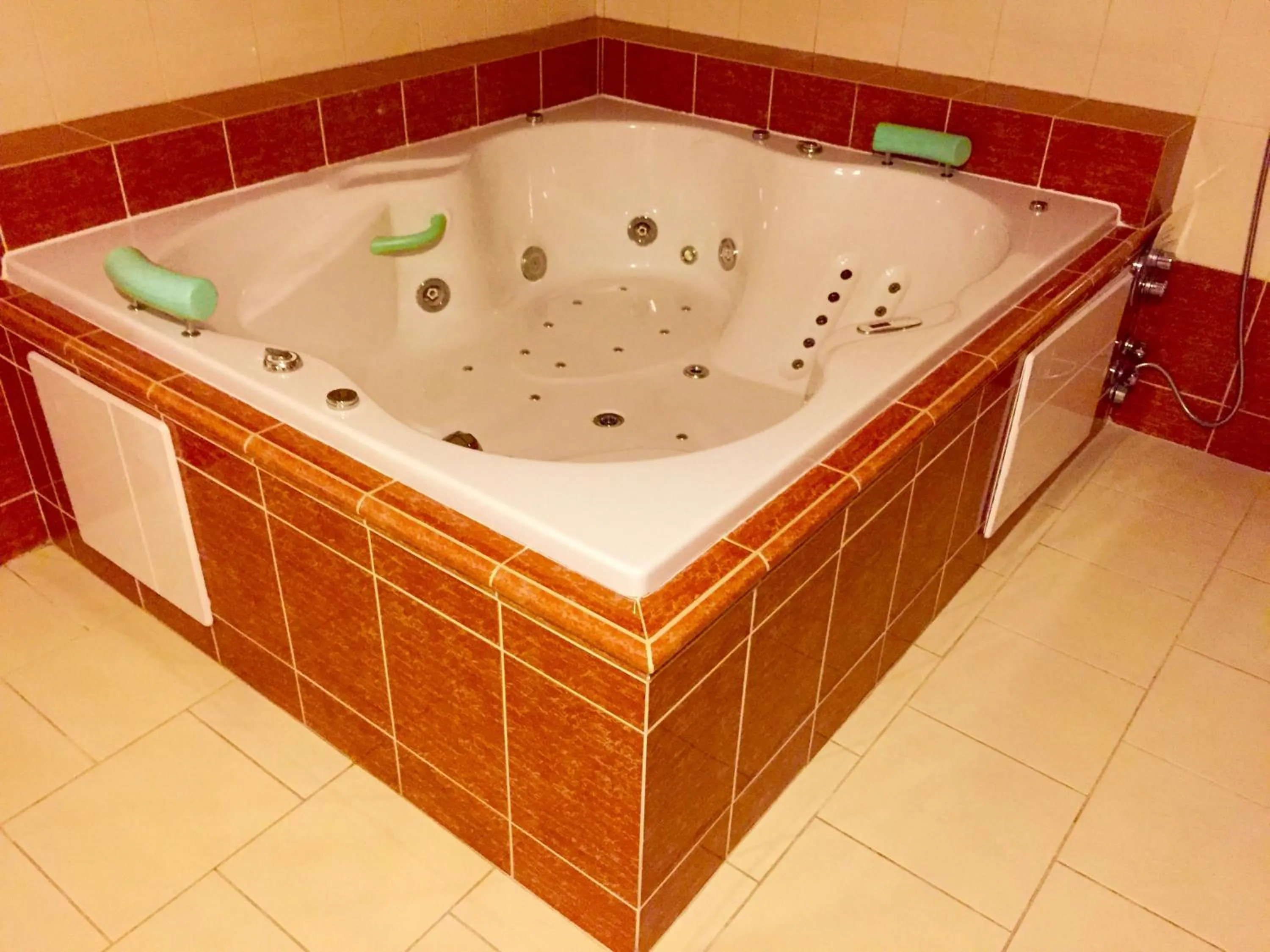 Hot Tub in Hotel Nobys