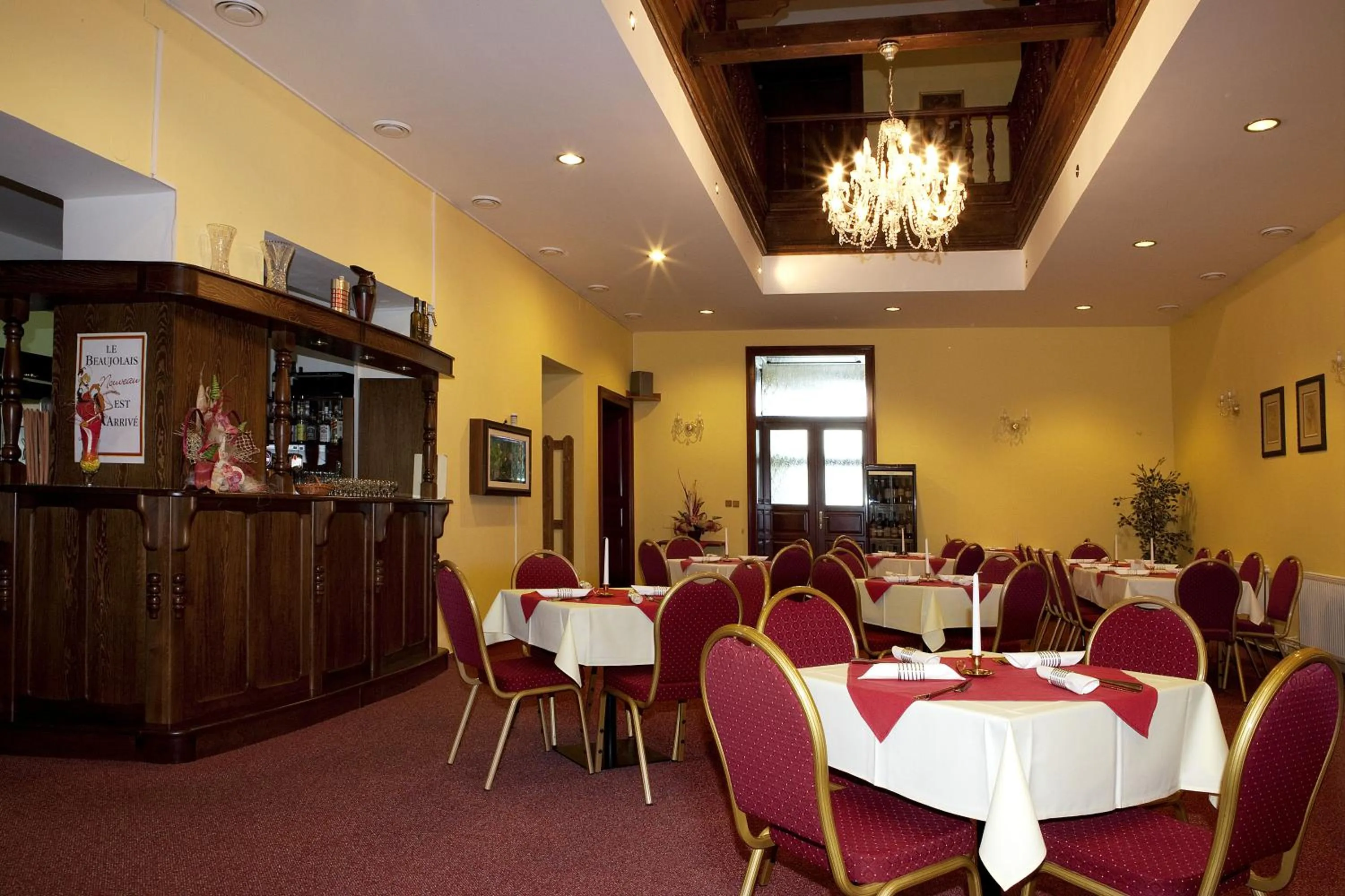 Restaurant/places to eat in Hotel Nobys