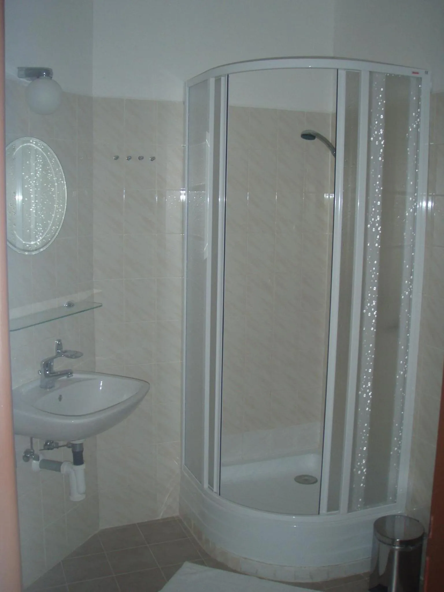 Shower in Hotel Nobys