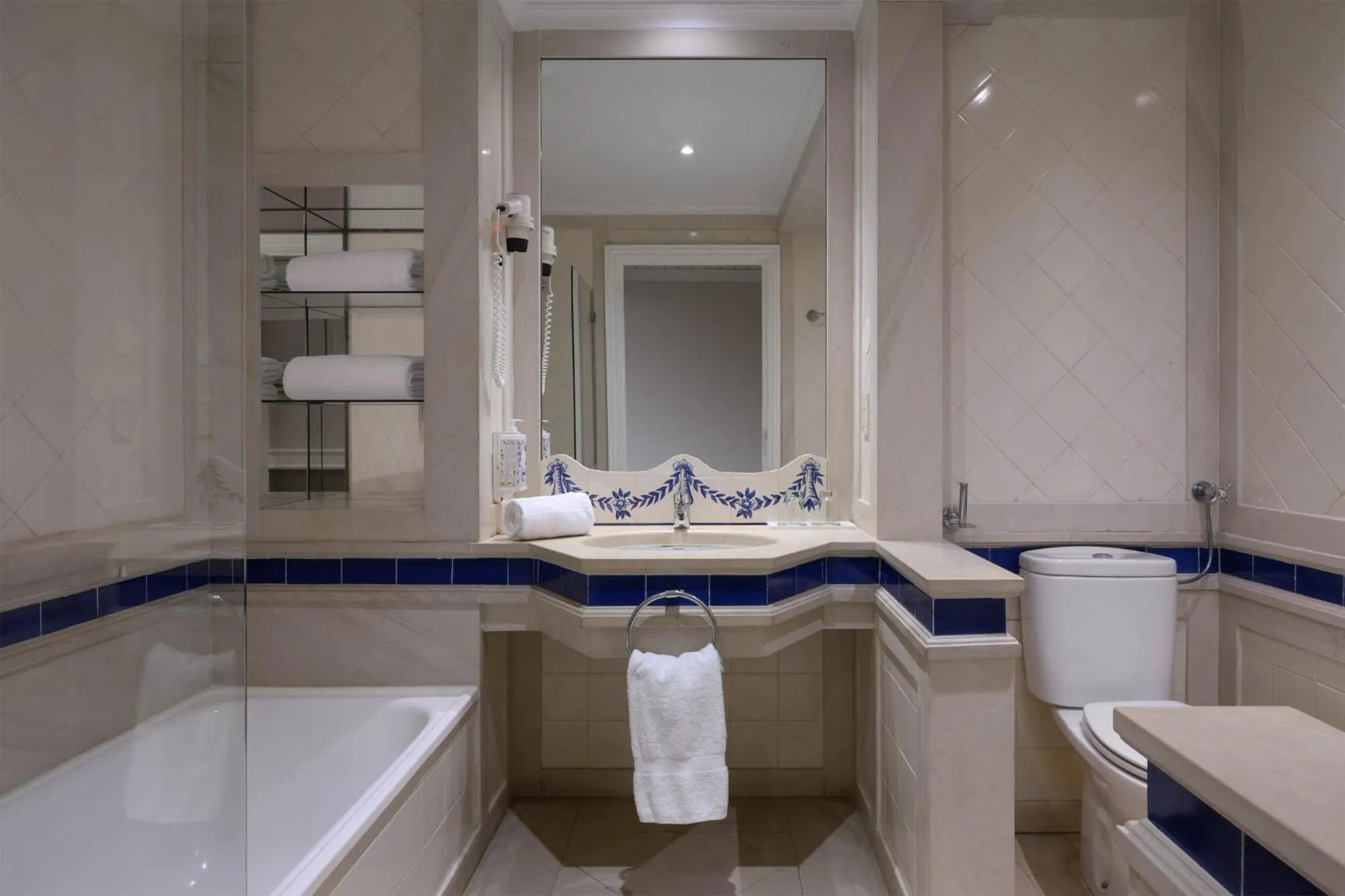 Bathroom in M'AR De AR Muralhas