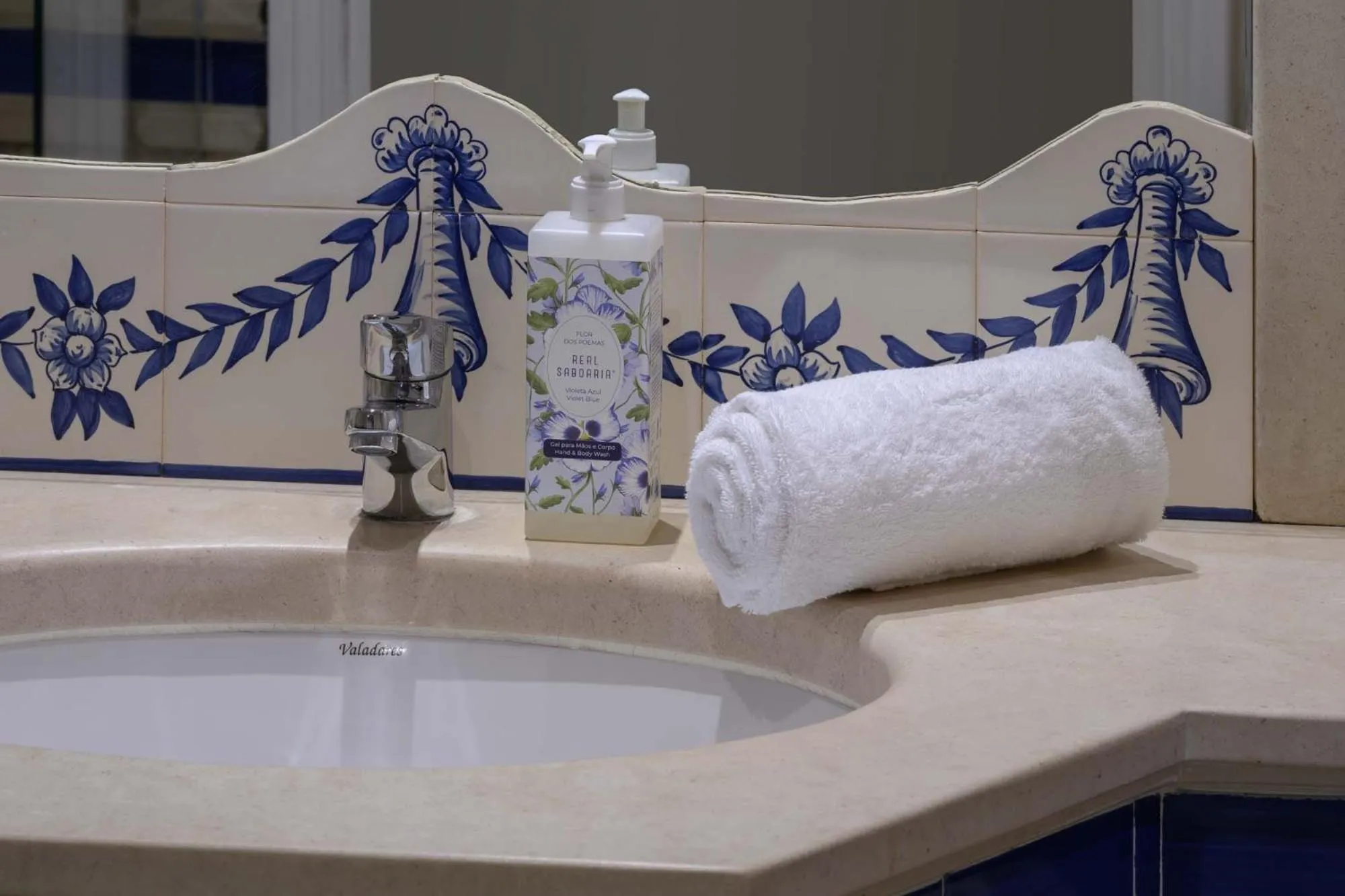 Bathroom in M'AR De AR Muralhas