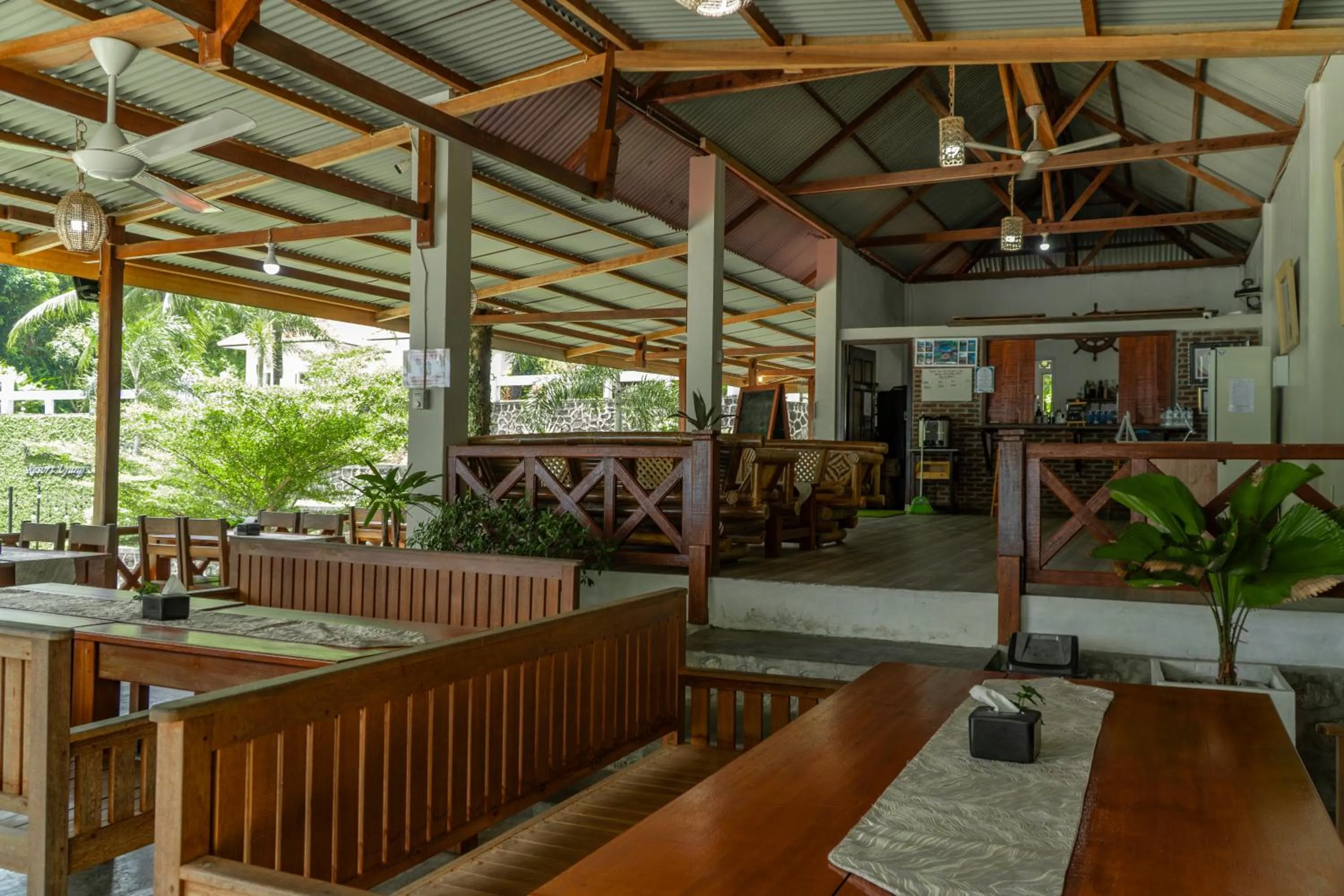 Restaurant/places to eat in The Hawk's Nest Resort