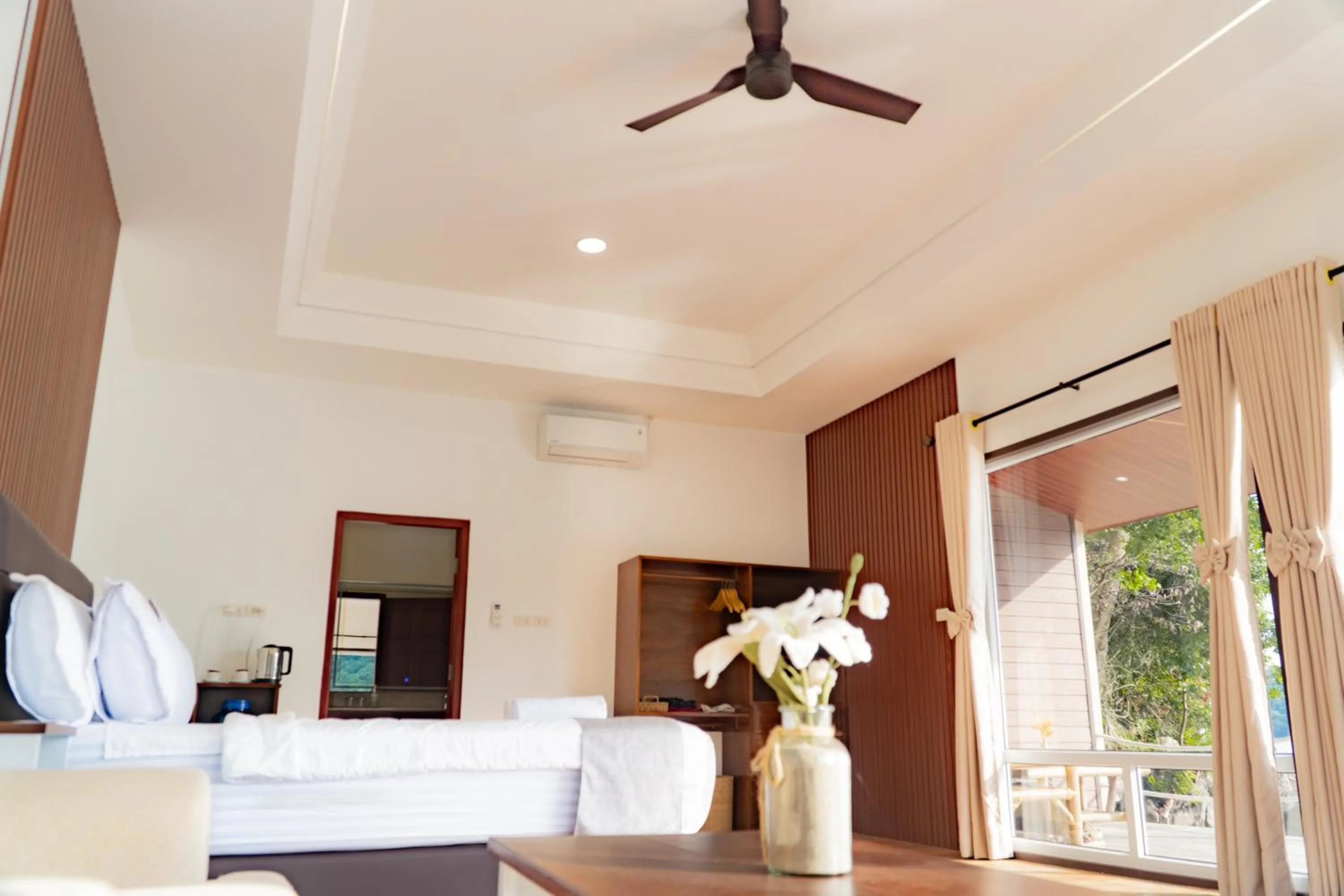 air conditioner, Bed in The Hawk's Nest Resort