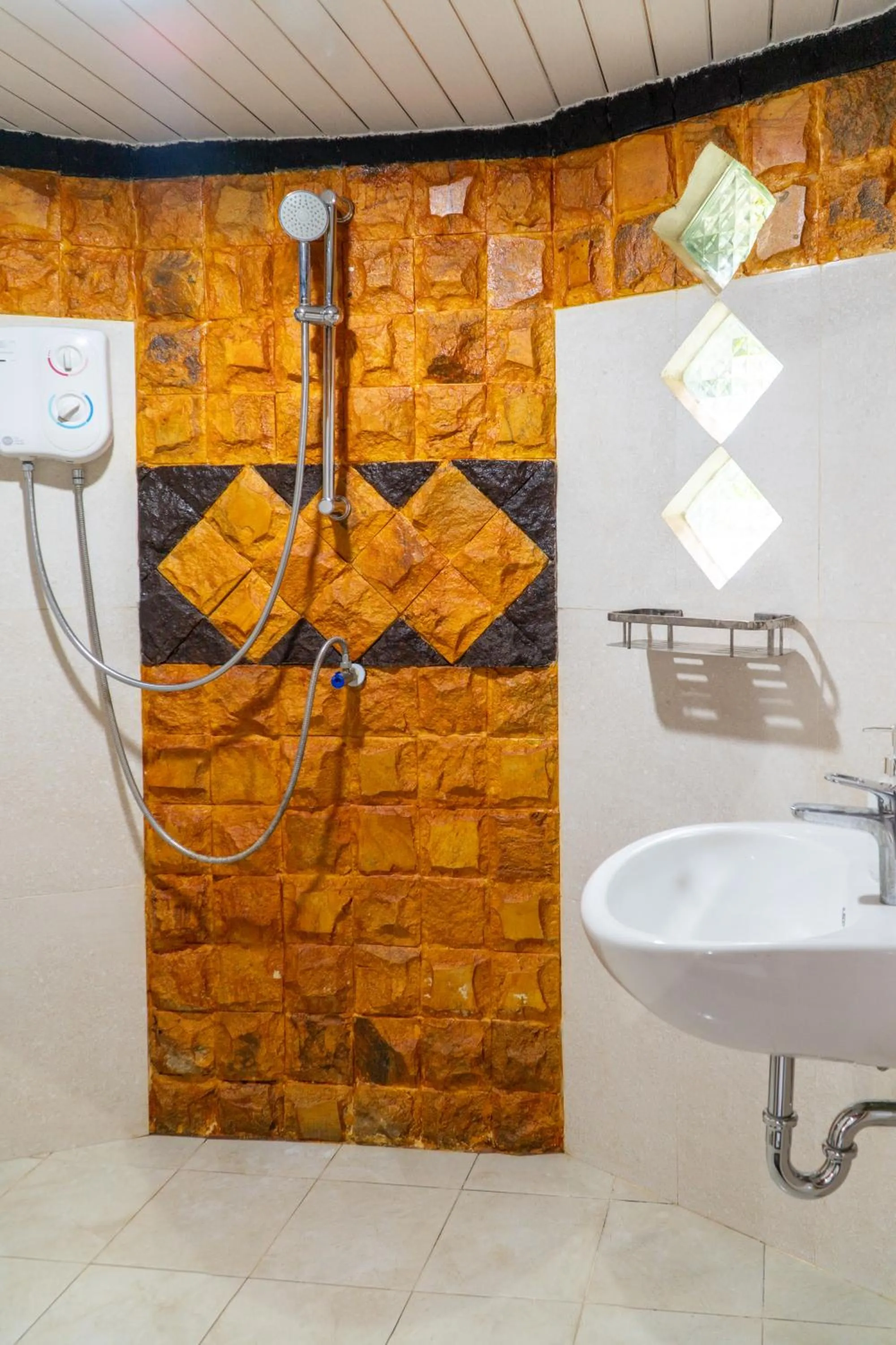 Shower in The Hawk's Nest Resort