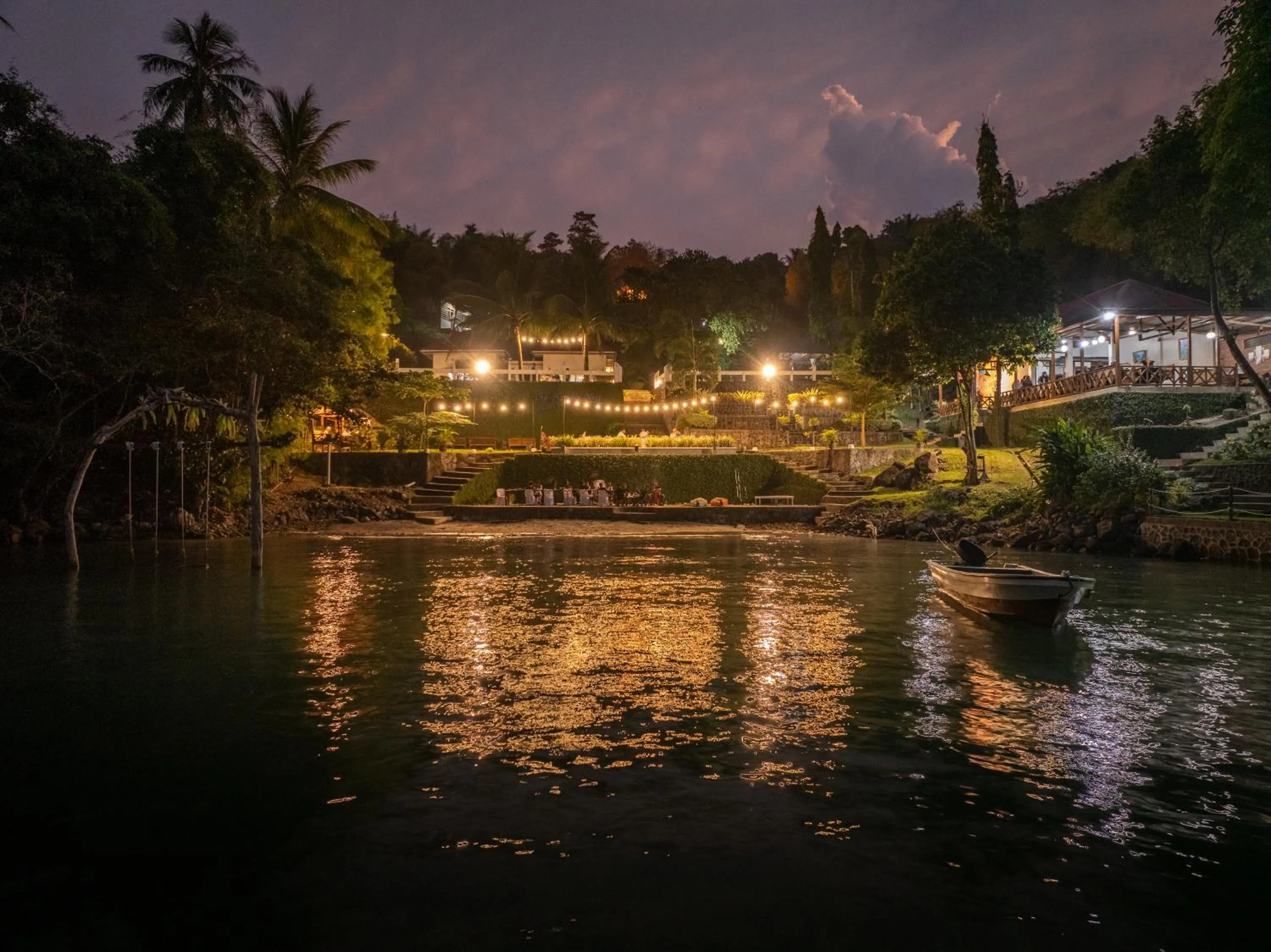 Night in The Hawk's Nest Resort