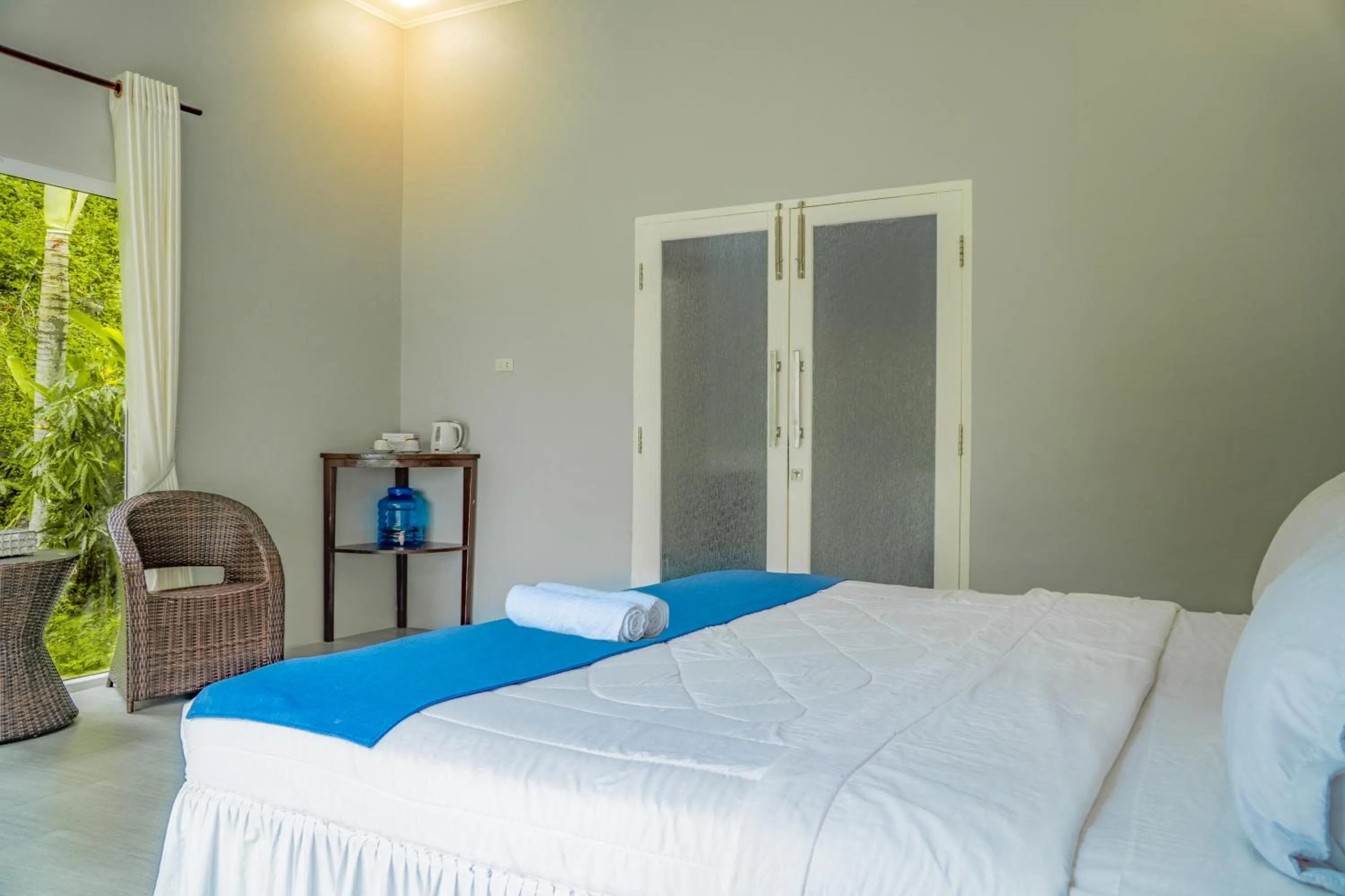 Bedroom, Bed in The Hawk's Nest Resort