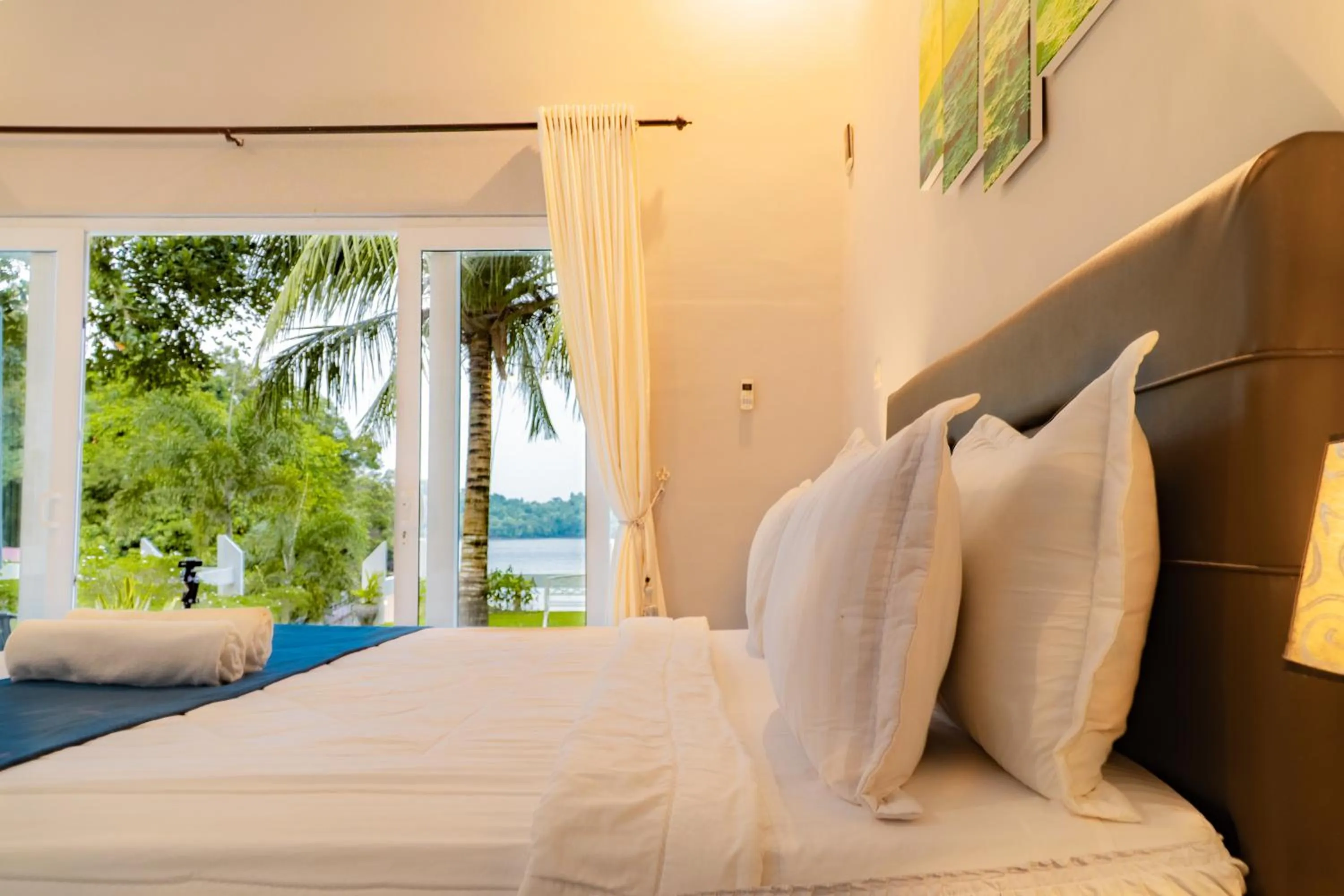 Sea view, Bed in The Hawk's Nest Resort