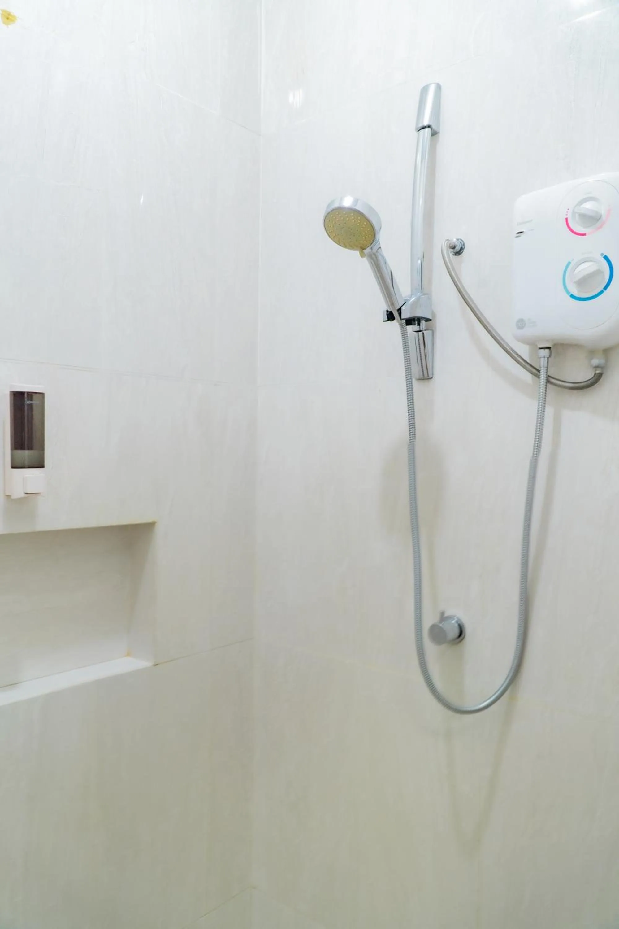 Shower in The Hawk's Nest Resort