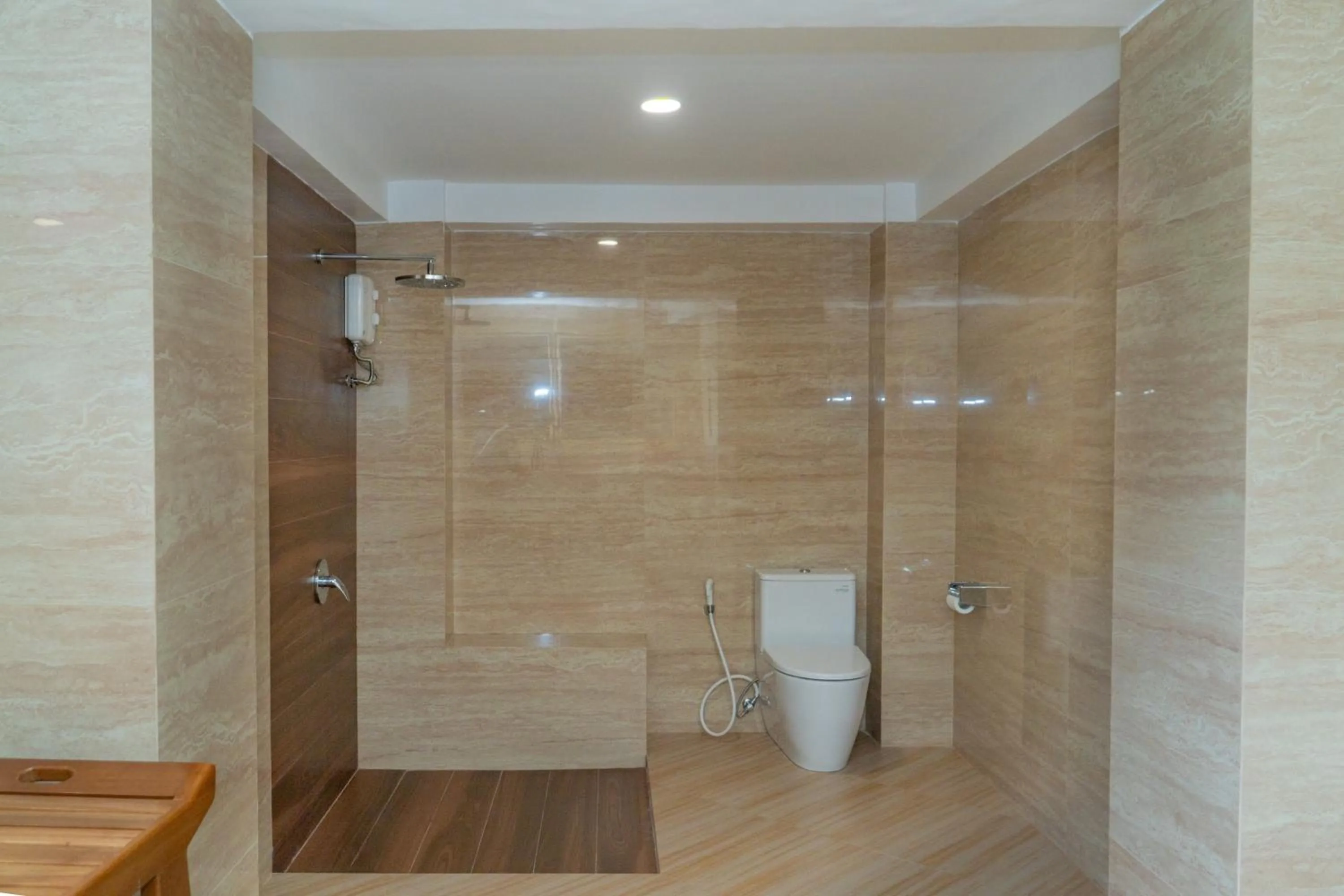 Shower in The Hawk's Nest Resort