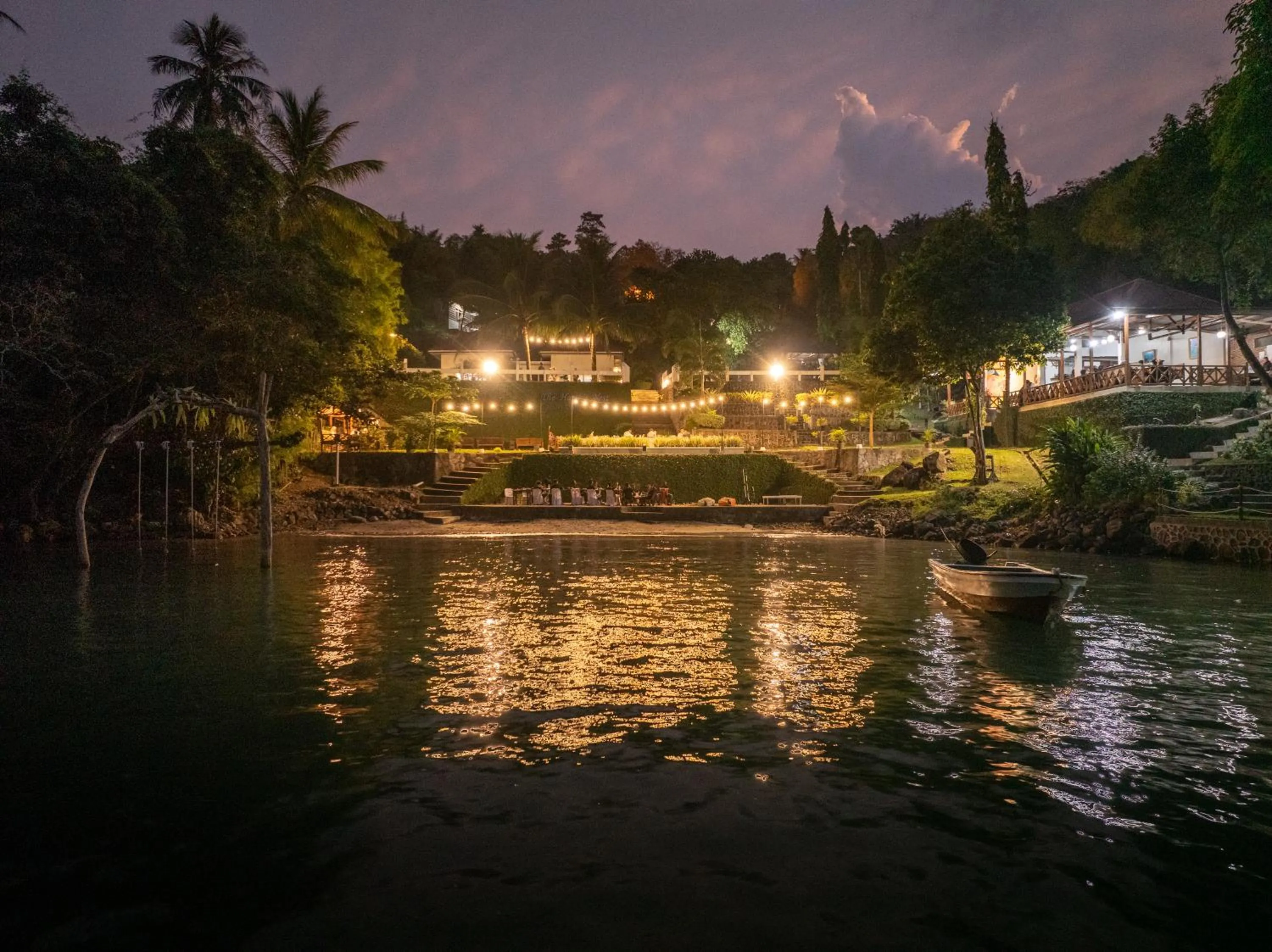 Night in The Hawk's Nest Resort