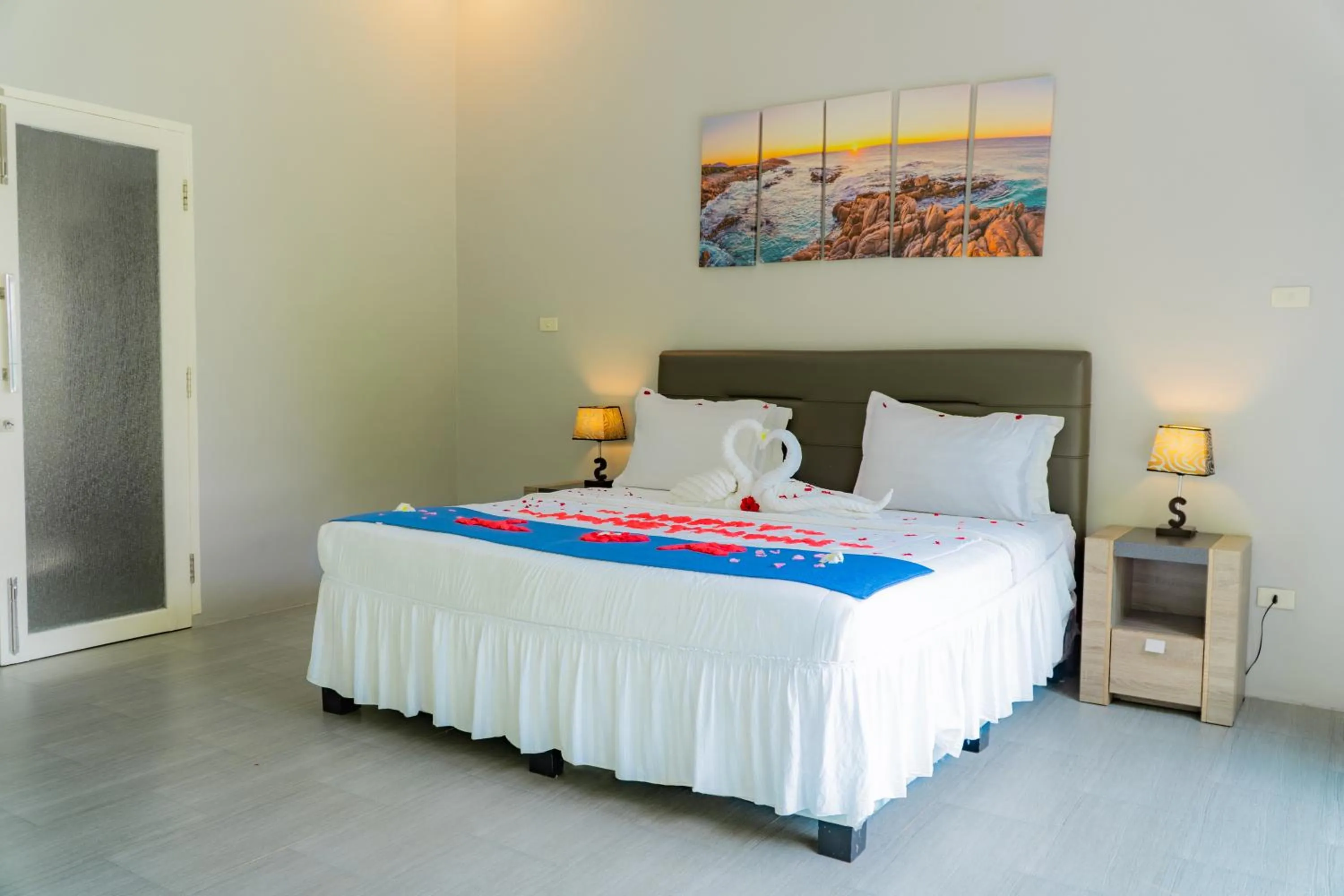 Bed in The Hawk's Nest Resort