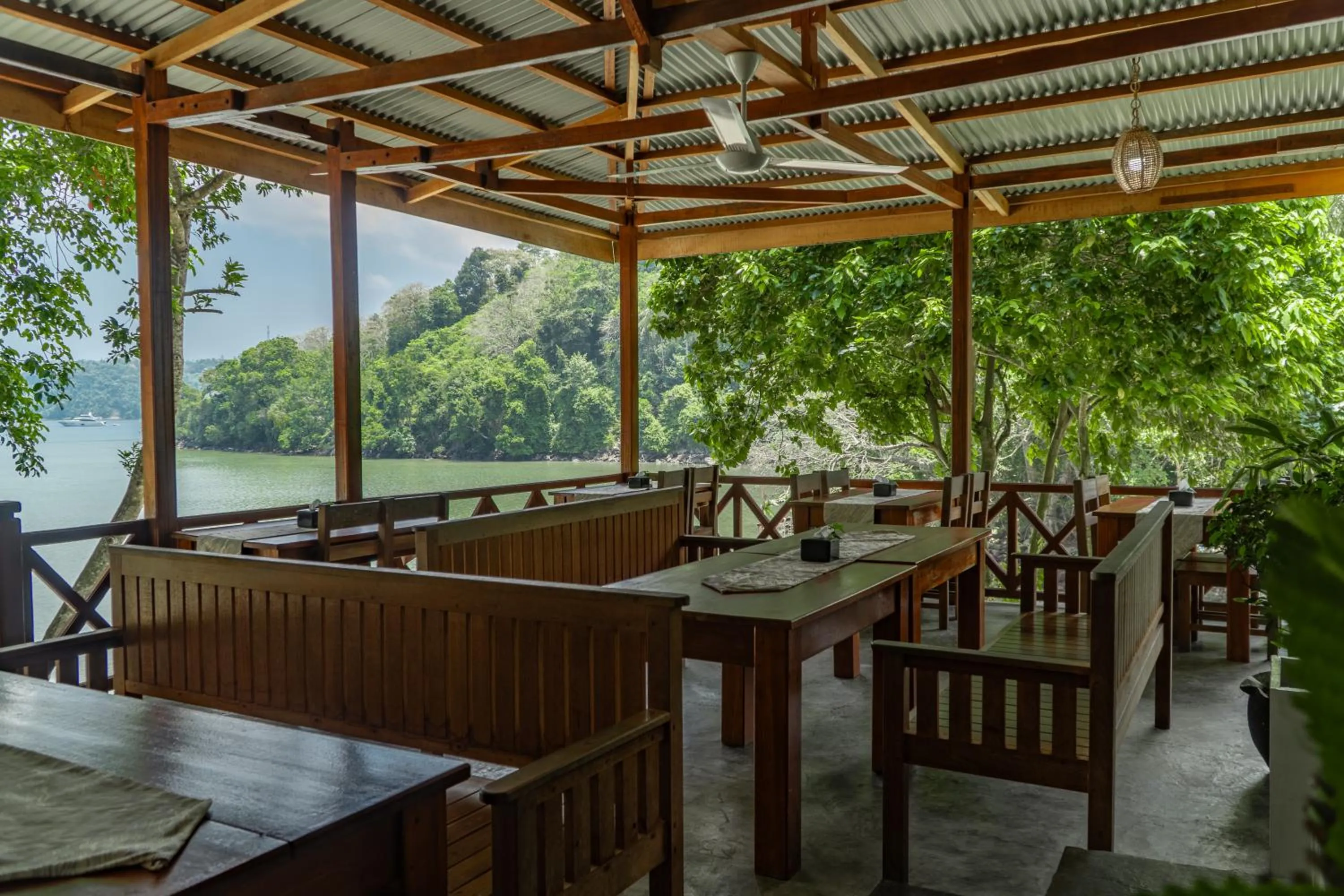 Restaurant/places to eat in The Hawk's Nest Resort