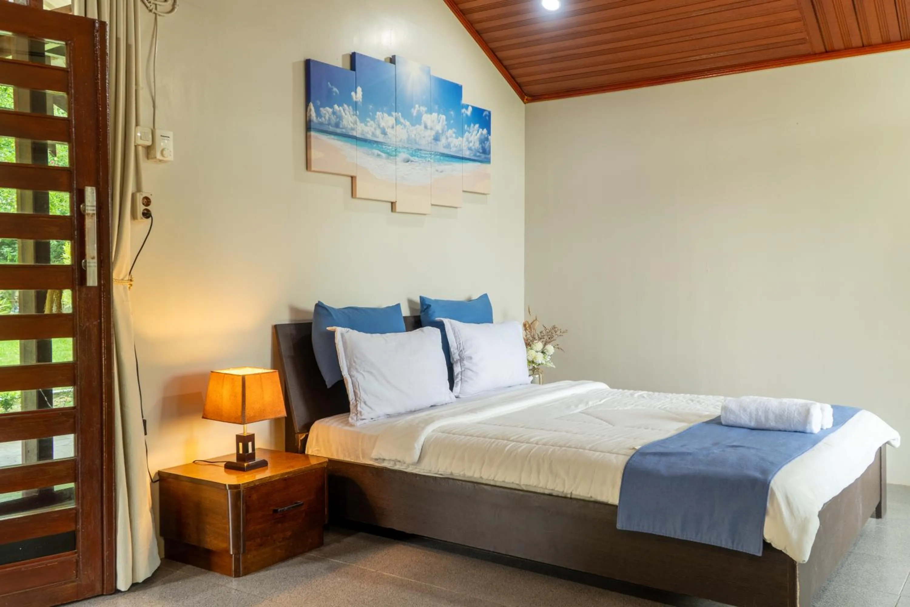 Bedroom, Bed in The Hawk's Nest Resort