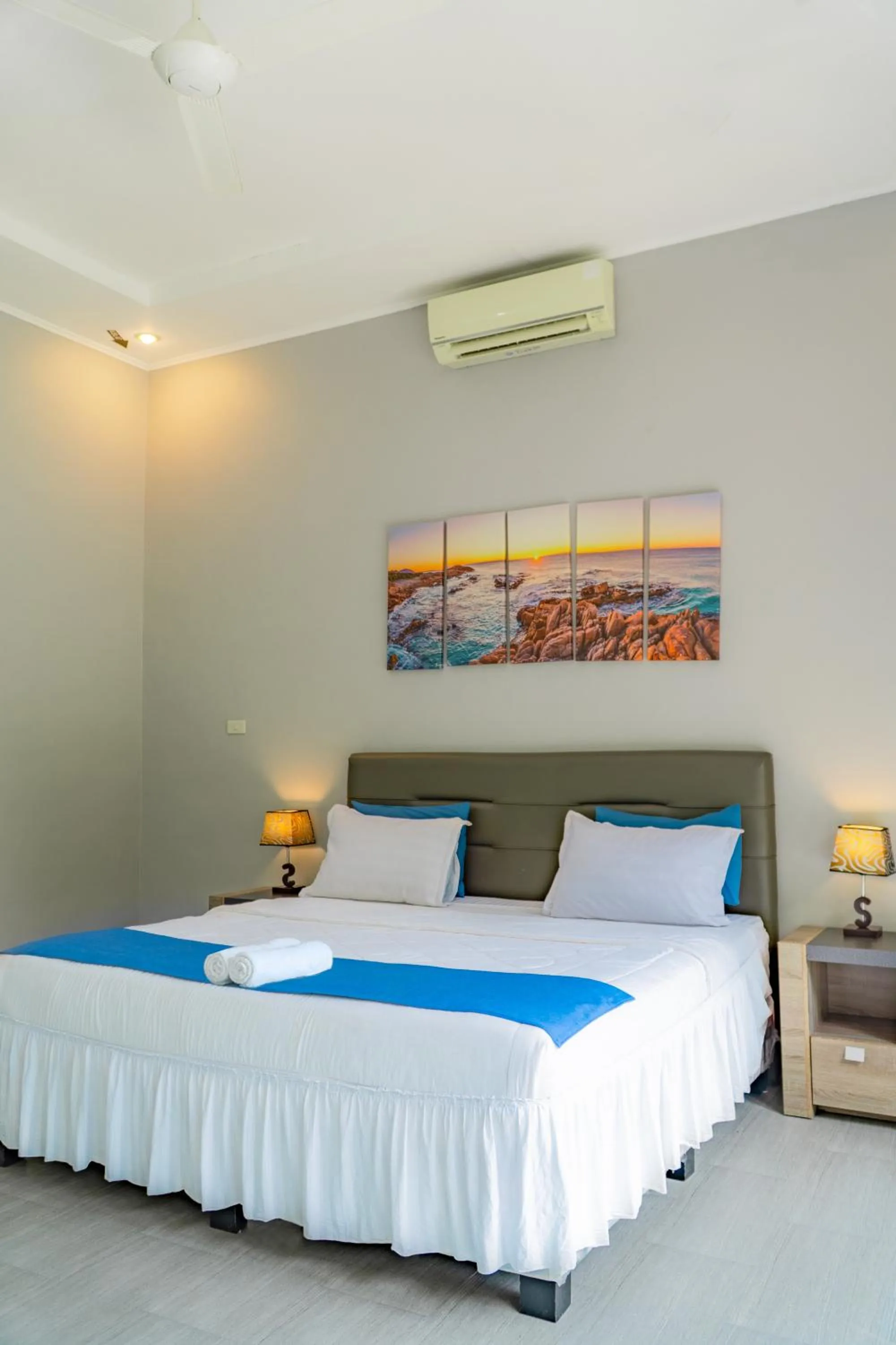 Bed in The Hawk's Nest Resort