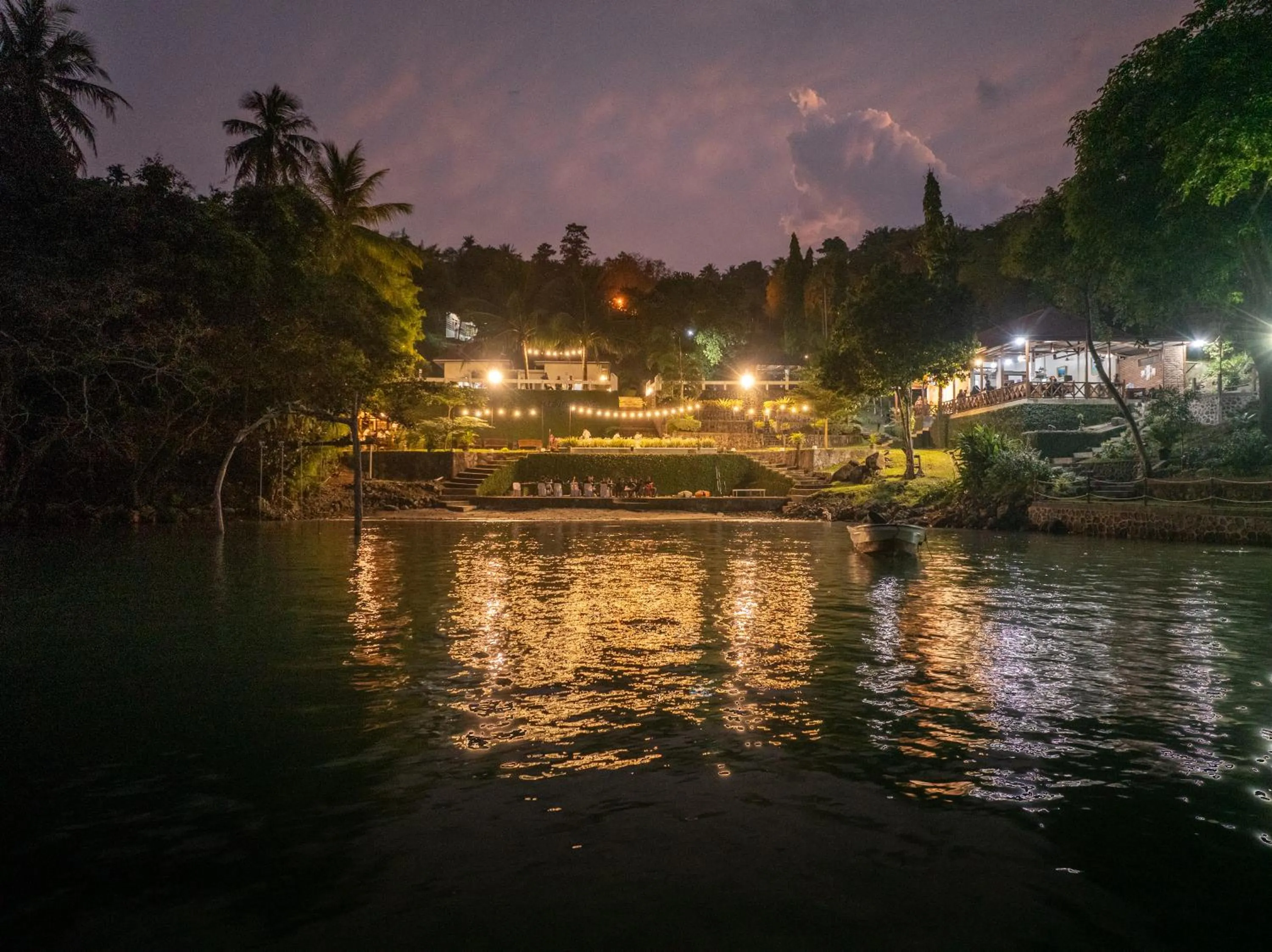 Night in The Hawk's Nest Resort