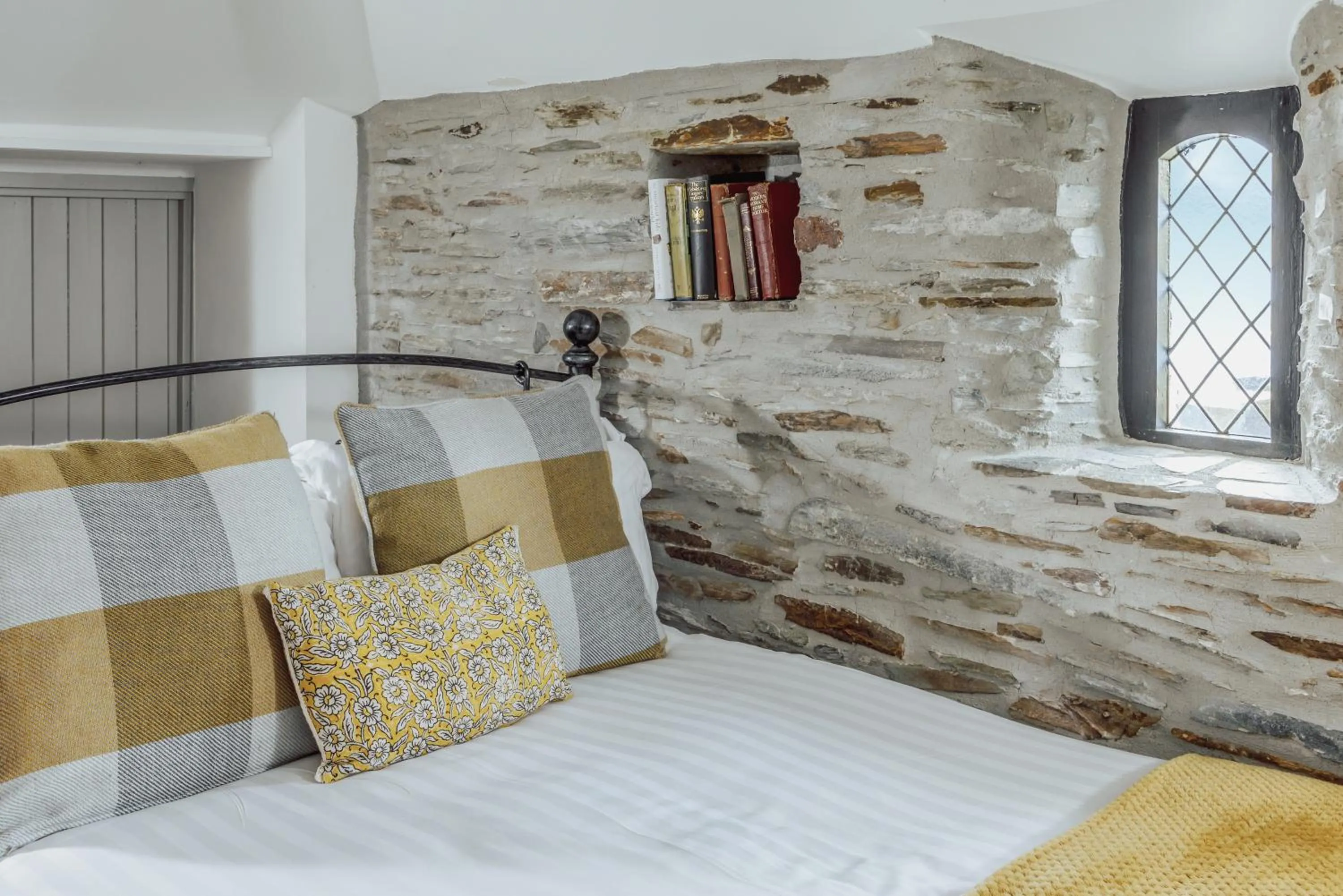 Bed in The Olde Malthouse Inn