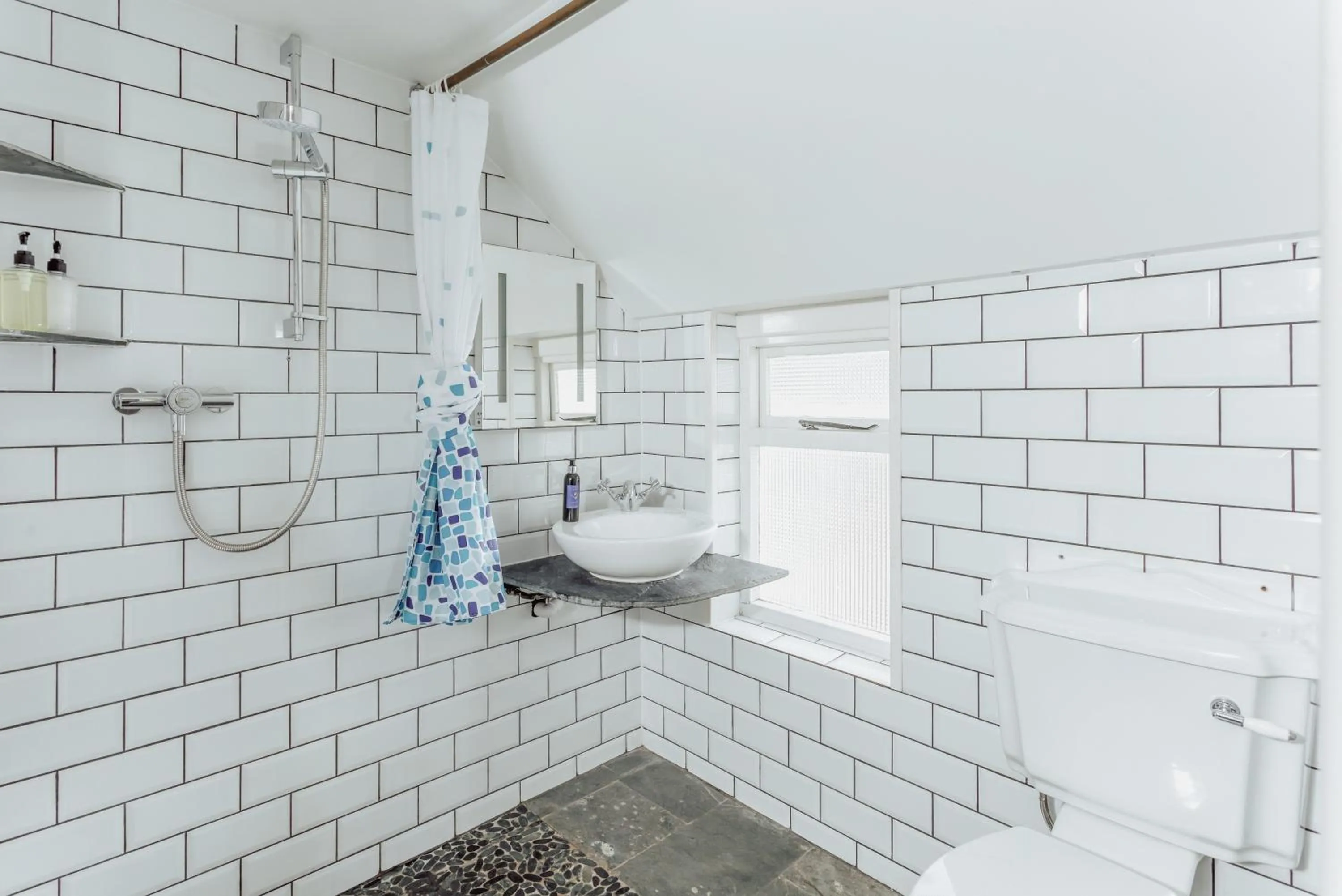 Shower in The Olde Malthouse Inn