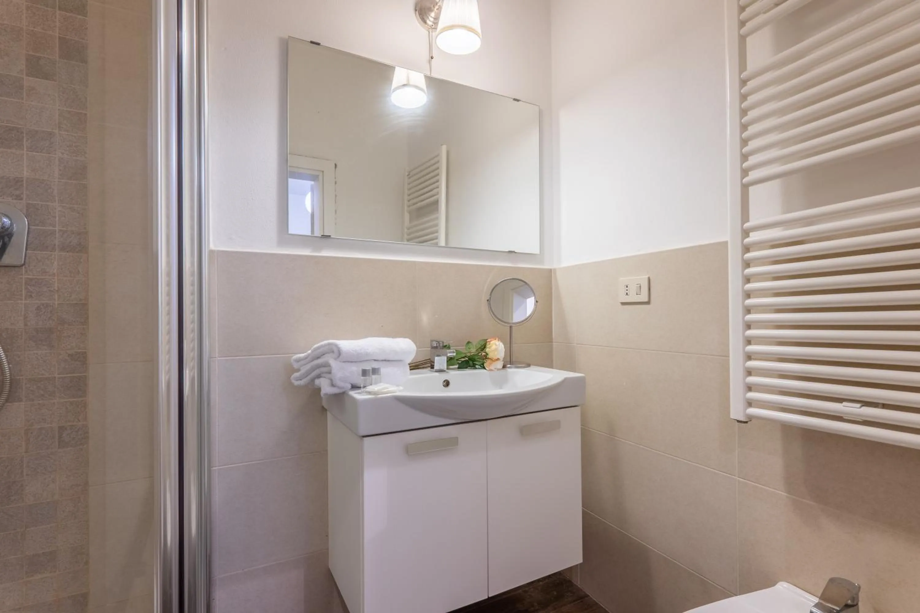 Shower in Palazzo Vecchio Apartments by Mmega