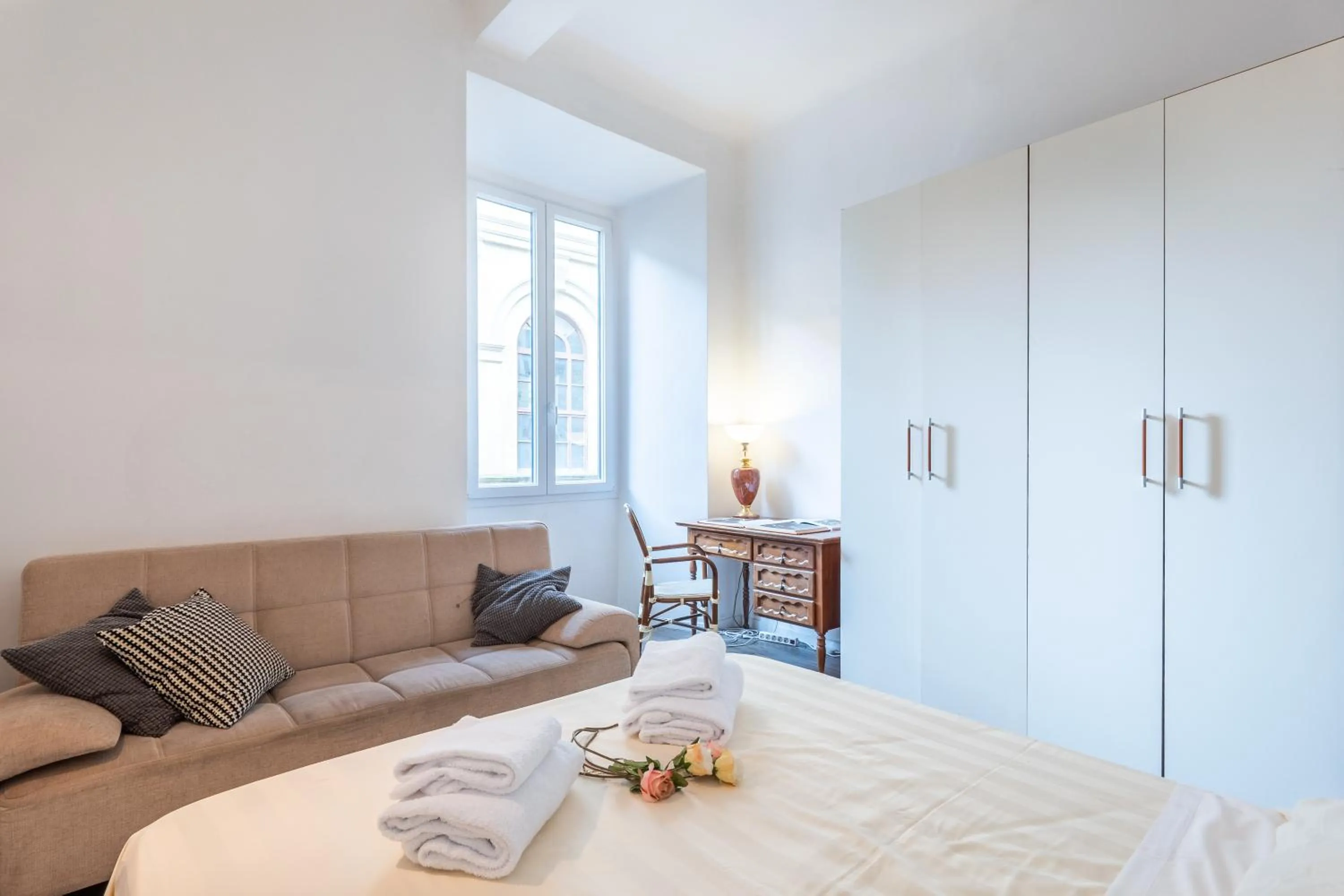 Bed in Palazzo Vecchio Apartments by Mmega