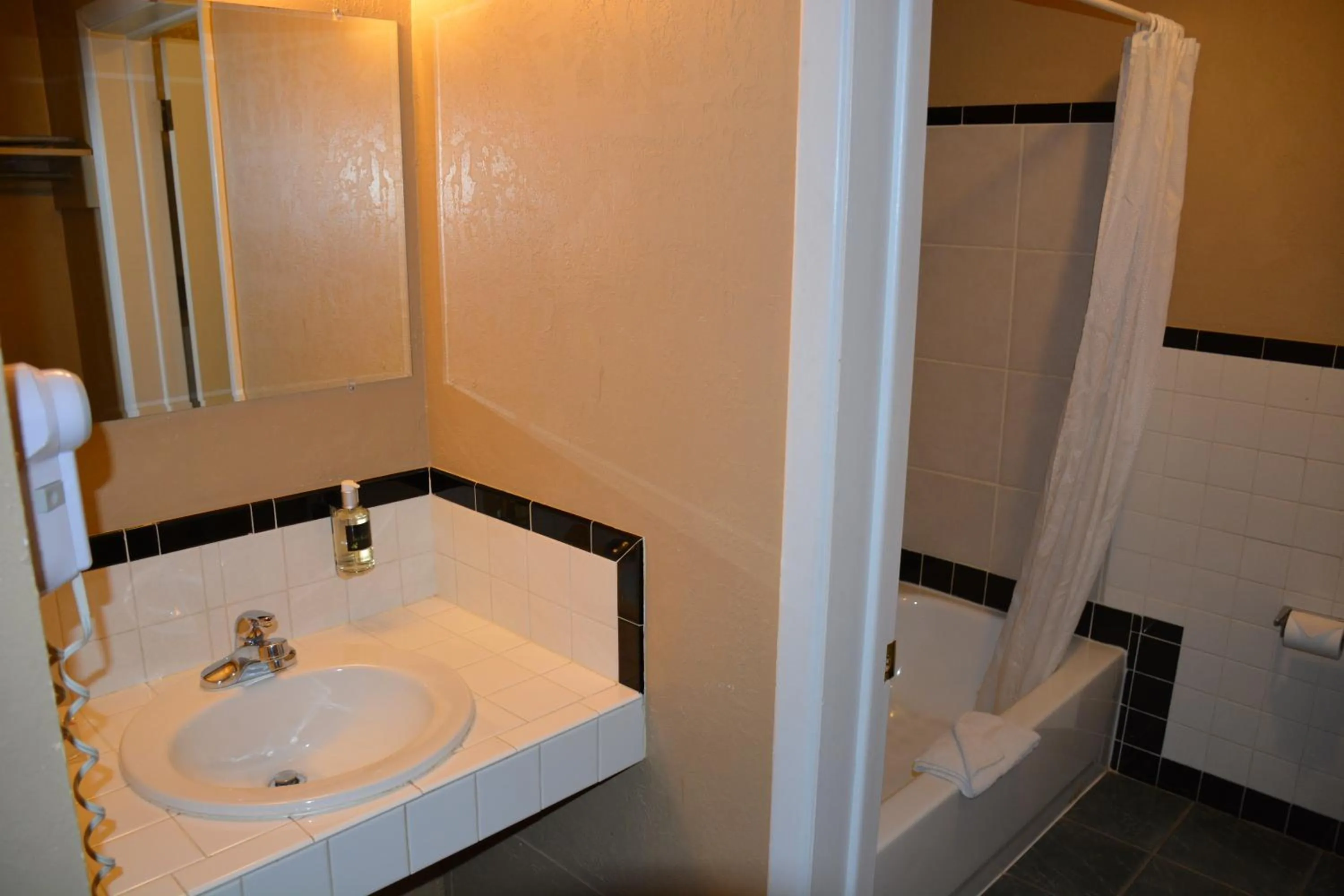 Bathroom in Sitzmark Chalet Inn