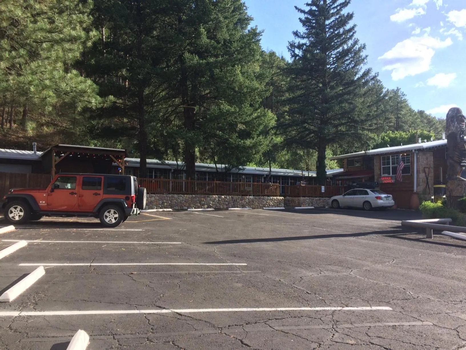 Facade/entrance in Sitzmark Chalet Inn
